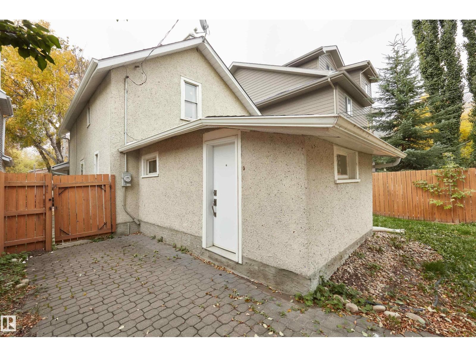11038 84 AV NW — photo 4 of 31