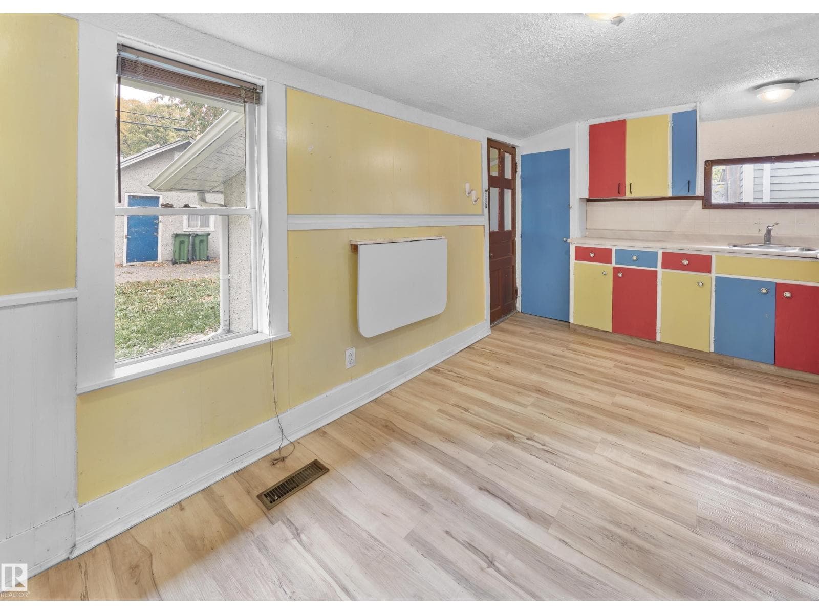 11038 84 AV NW — photo 15 of 31