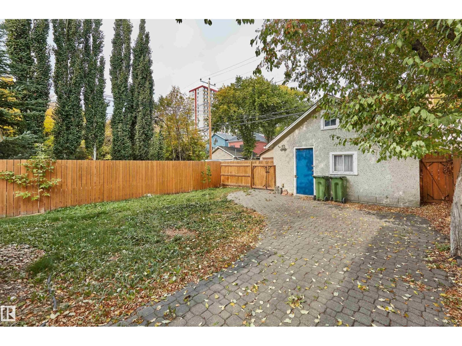 11038 84 AV NW — photo 7 of 31