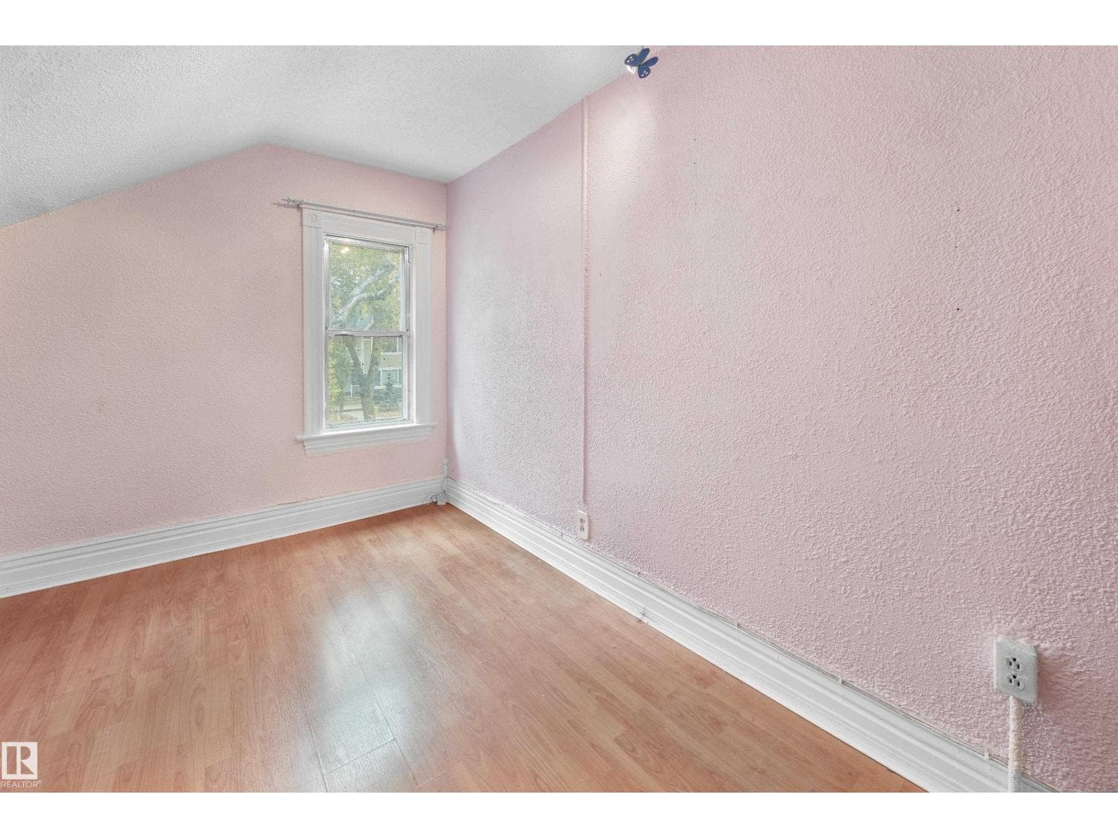 11038 84 AV NW — photo 23 of 31