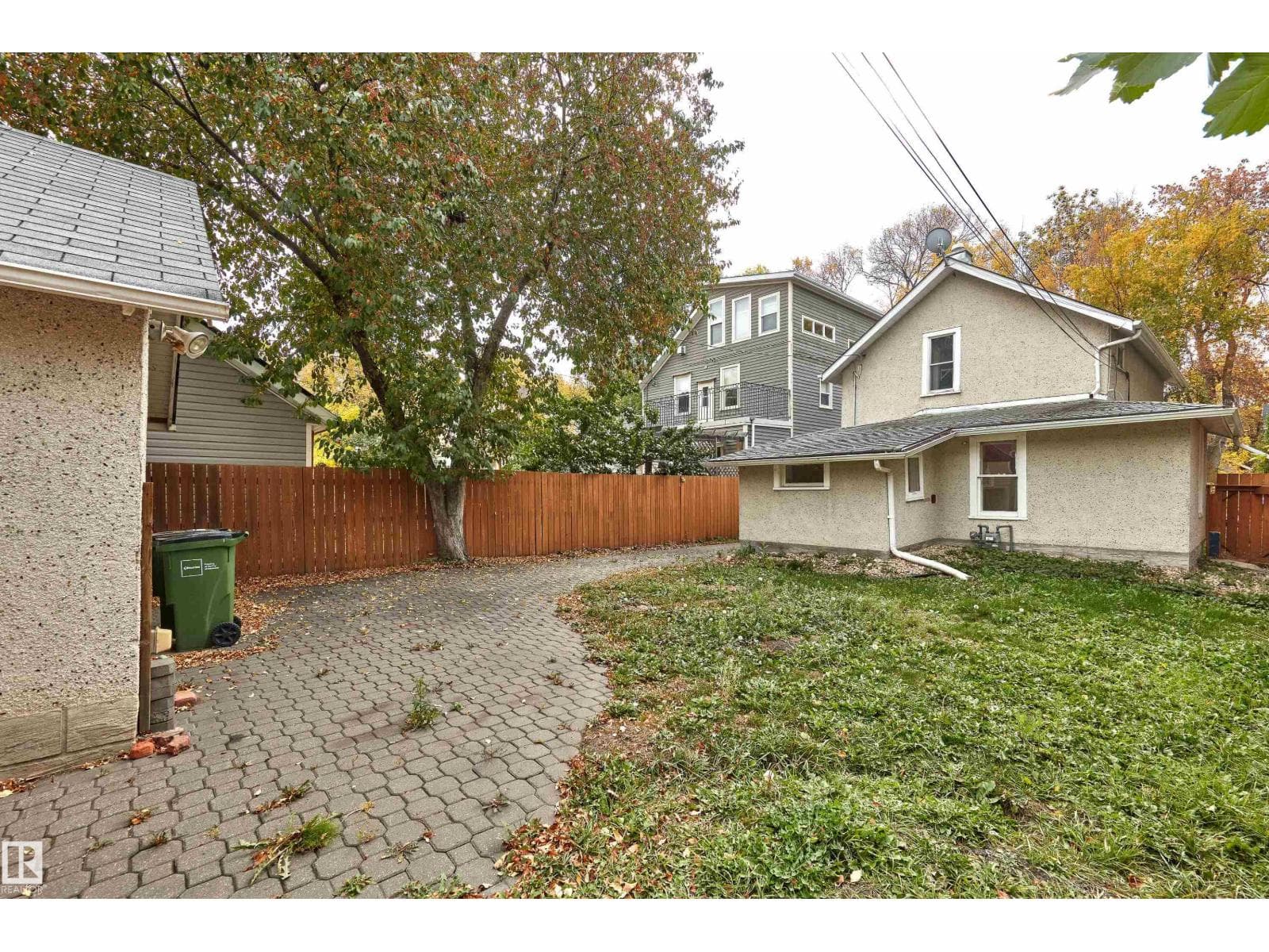 11038 84 AV NW — photo 6 of 31