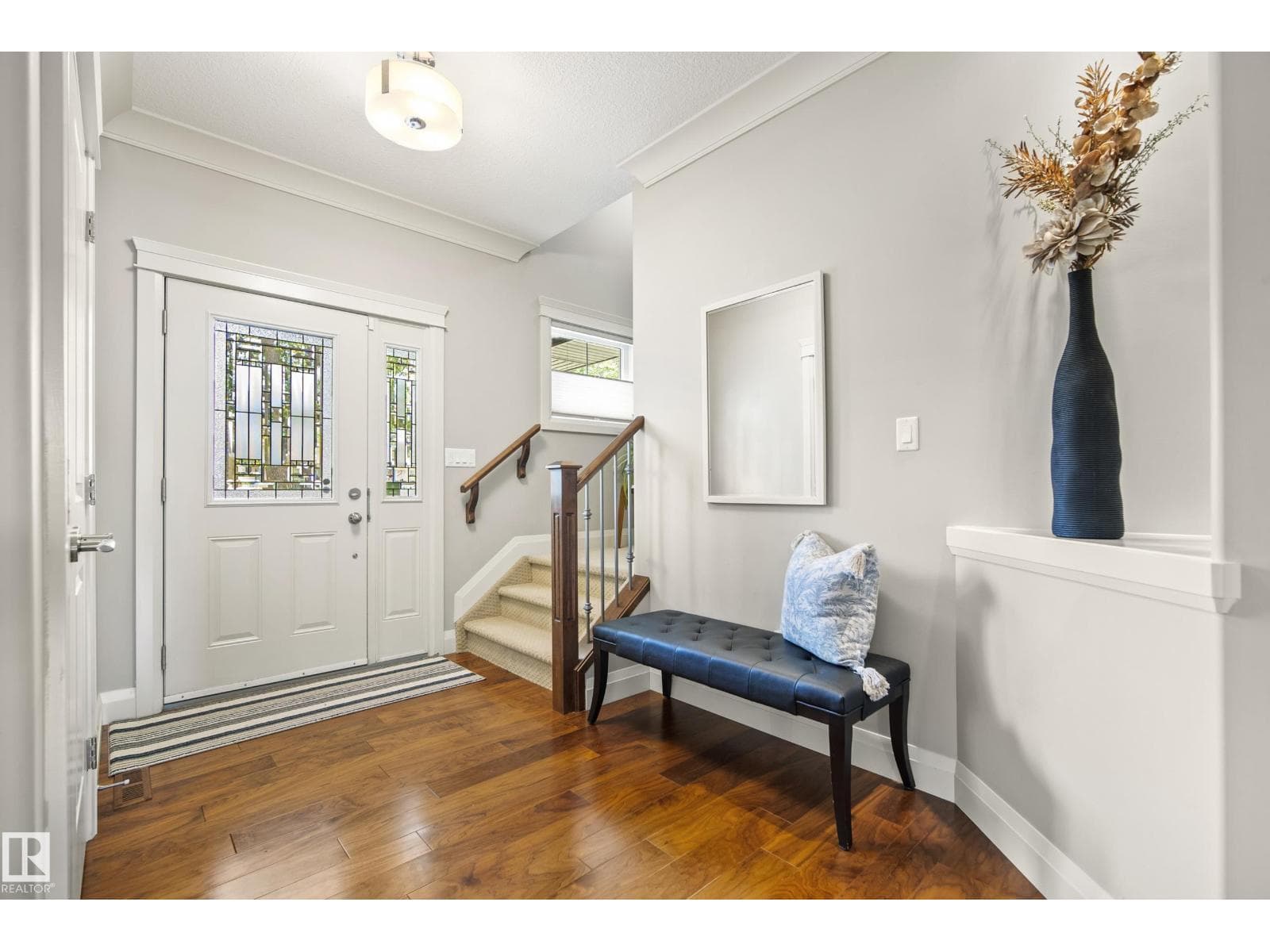 9844 75 AV NW — photo 3 of 45