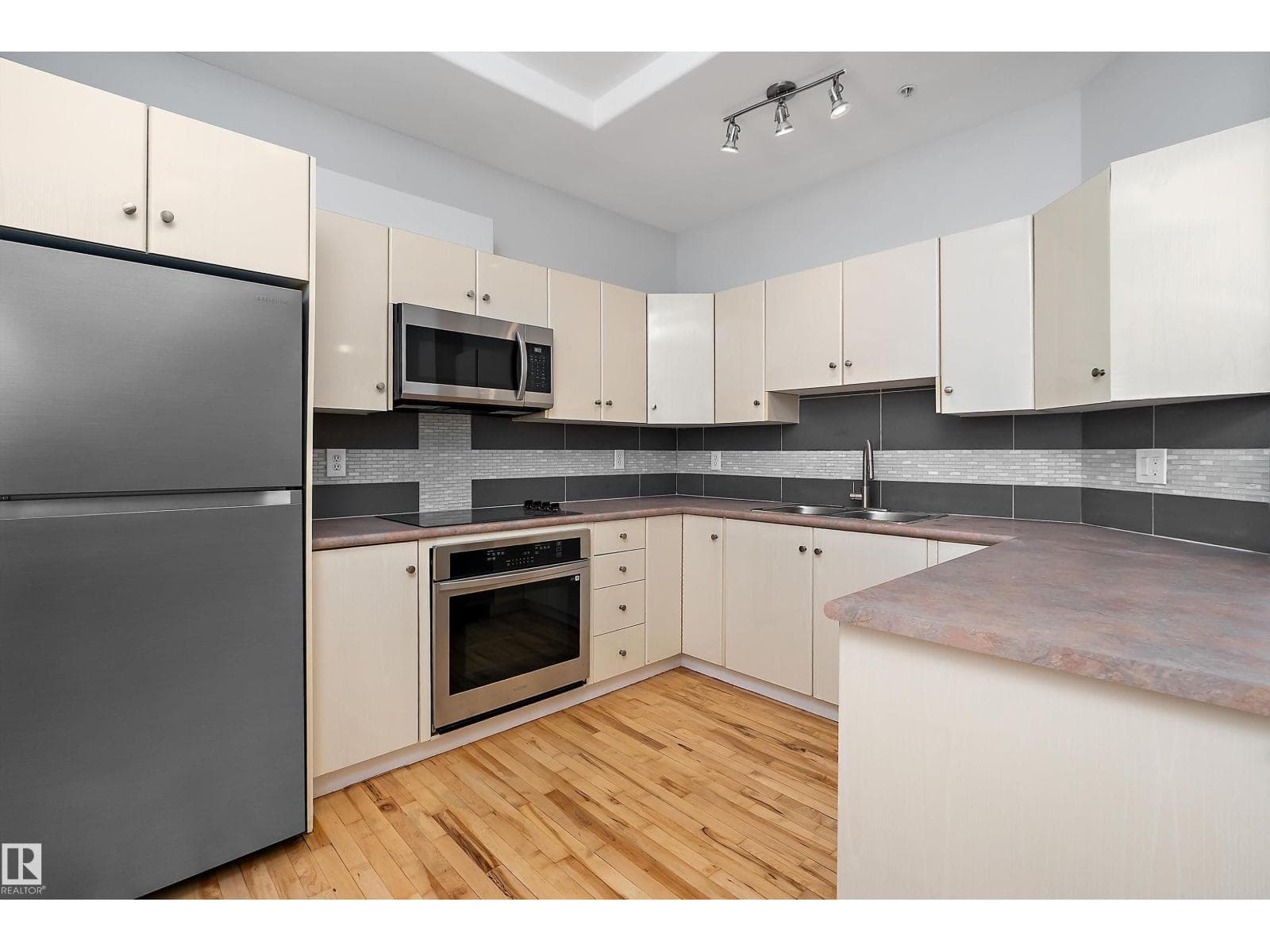 #108 10933 82 AV NW — photo 10 of 45