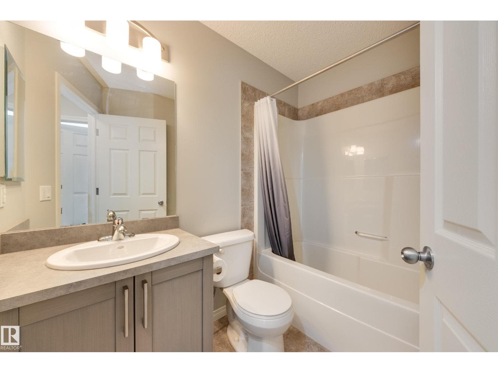 1241 CHAPPELLE BV SW — photo 32 of 44