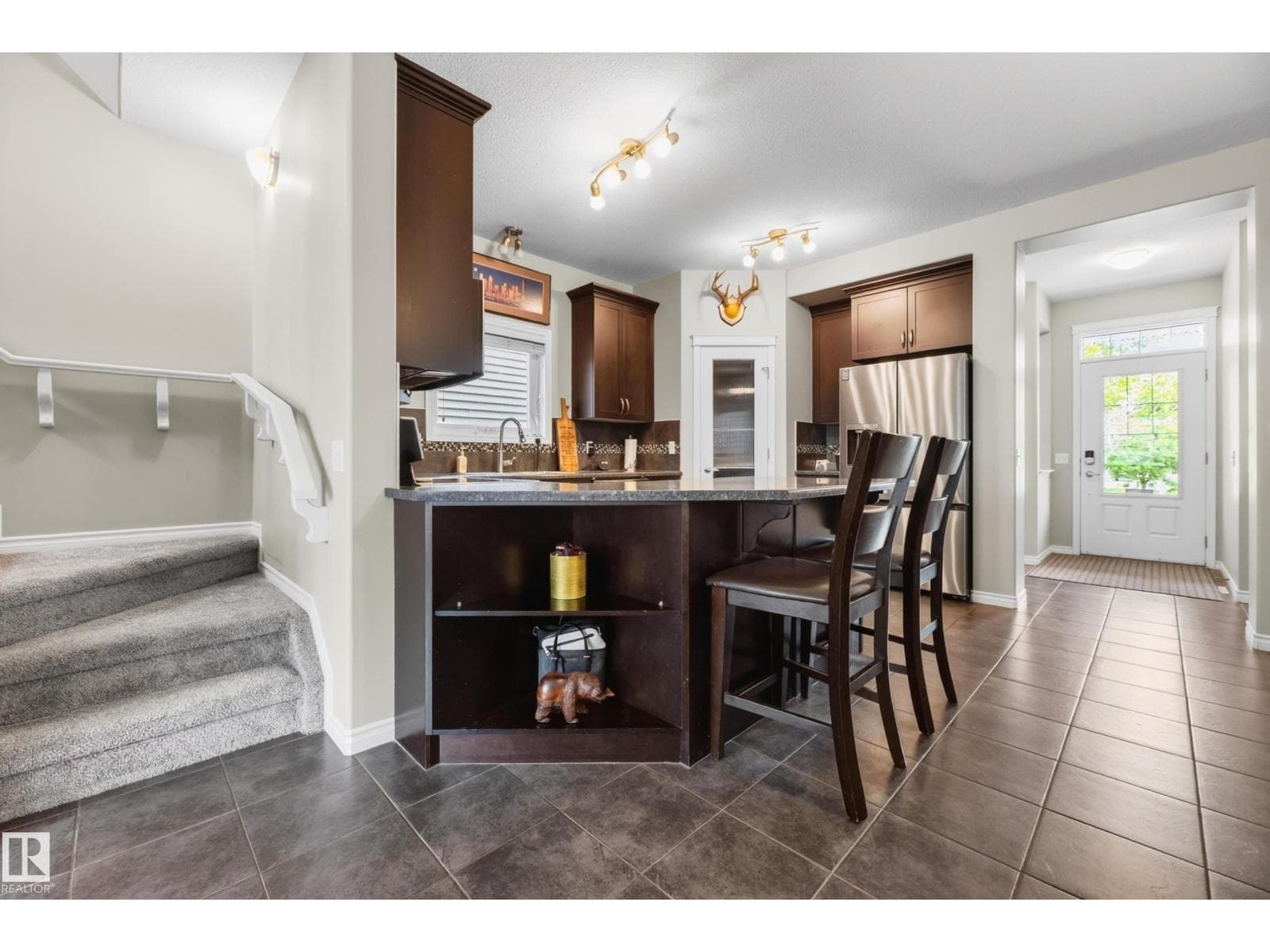 7915 22 AV SW — photo 13 of 62