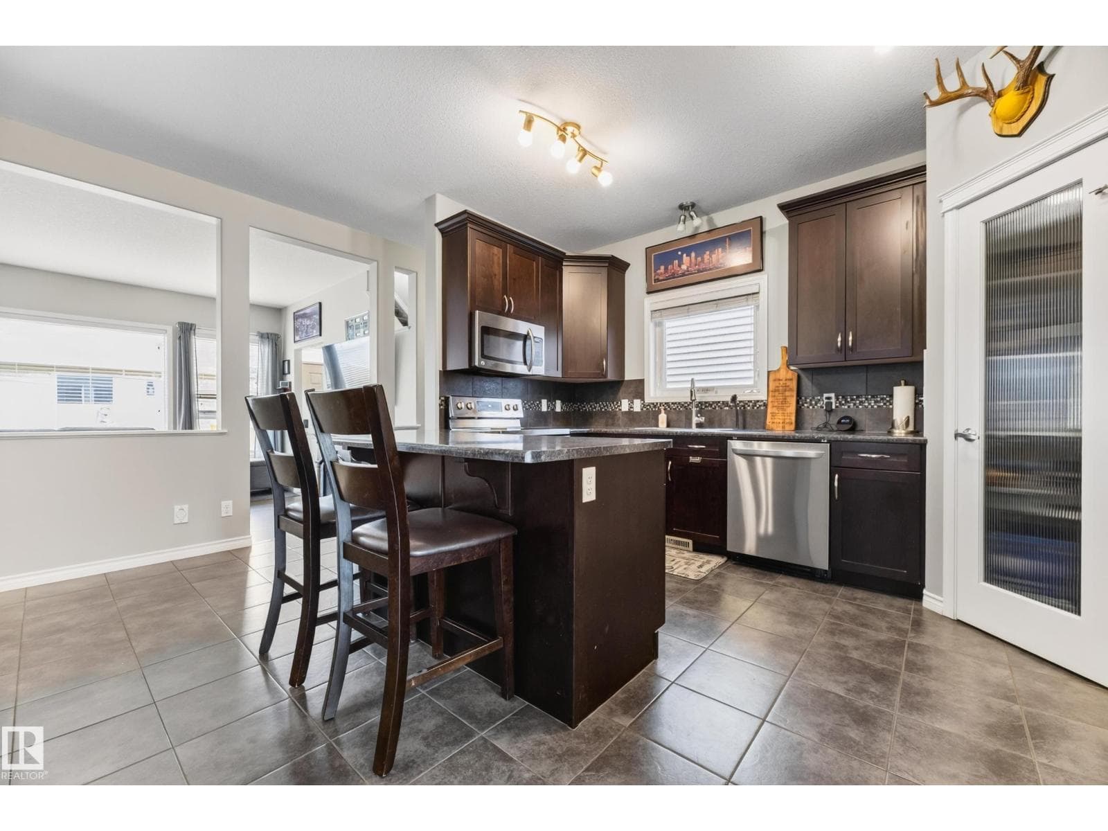 7915 22 AV SW — photo 14 of 62
