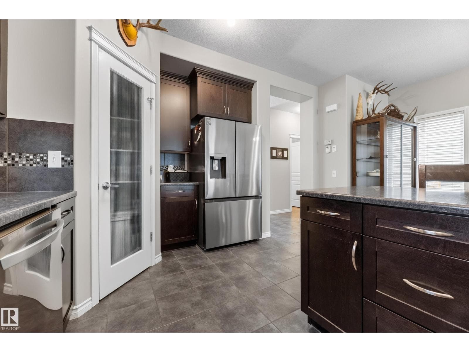 7915 22 AV SW — photo 16 of 62
