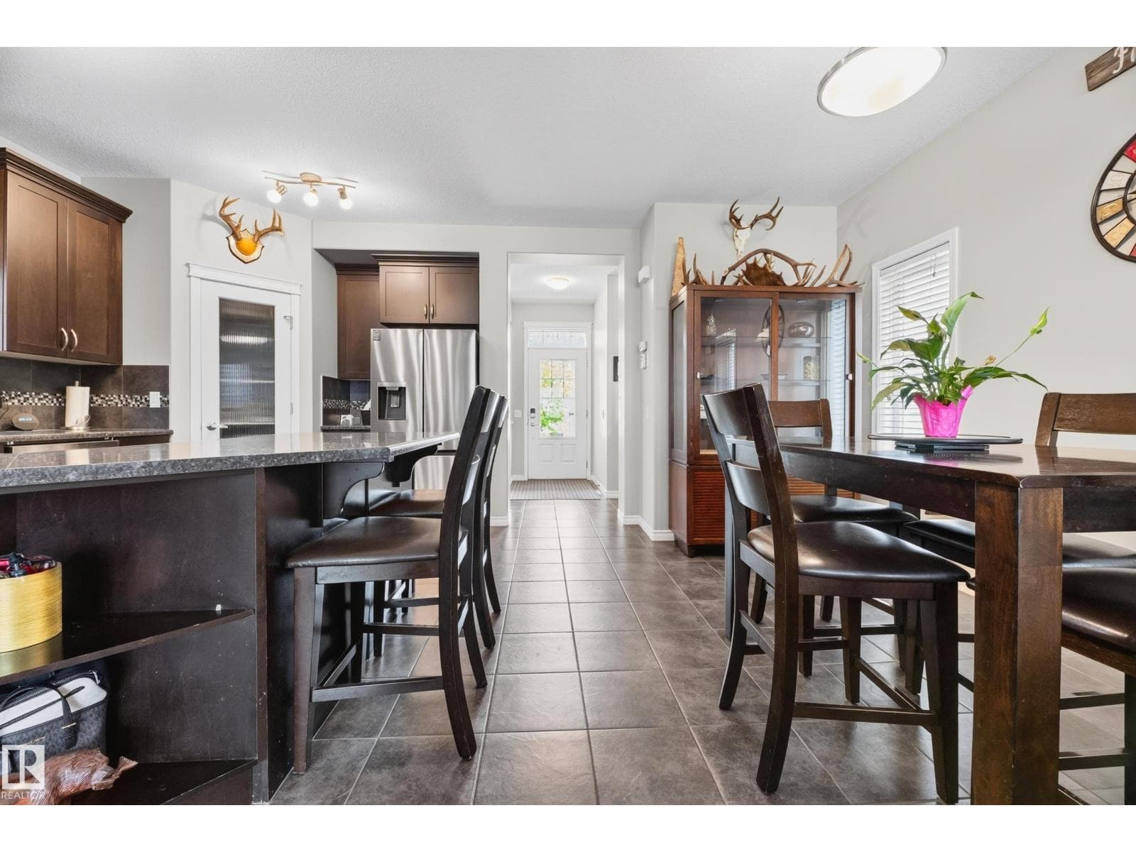 7915 22 AV SW — photo 17 of 62