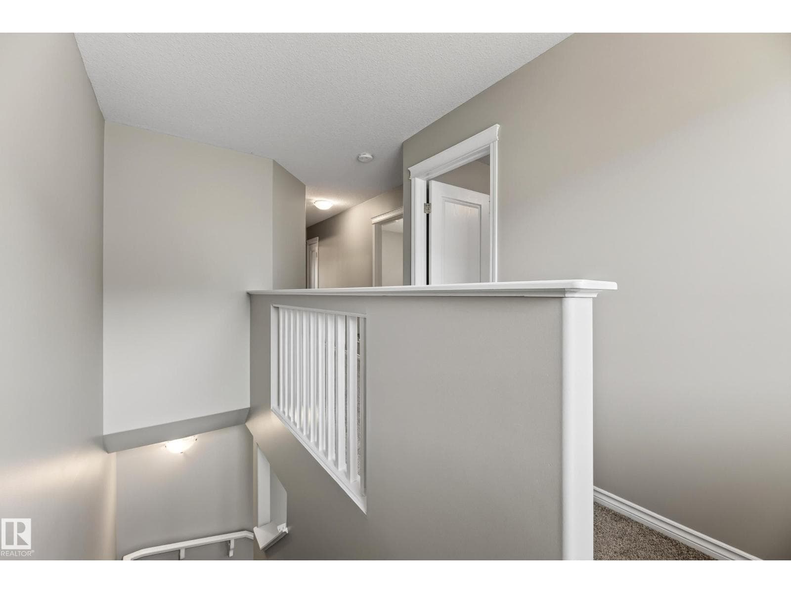 7915 22 AV SW — photo 25 of 62