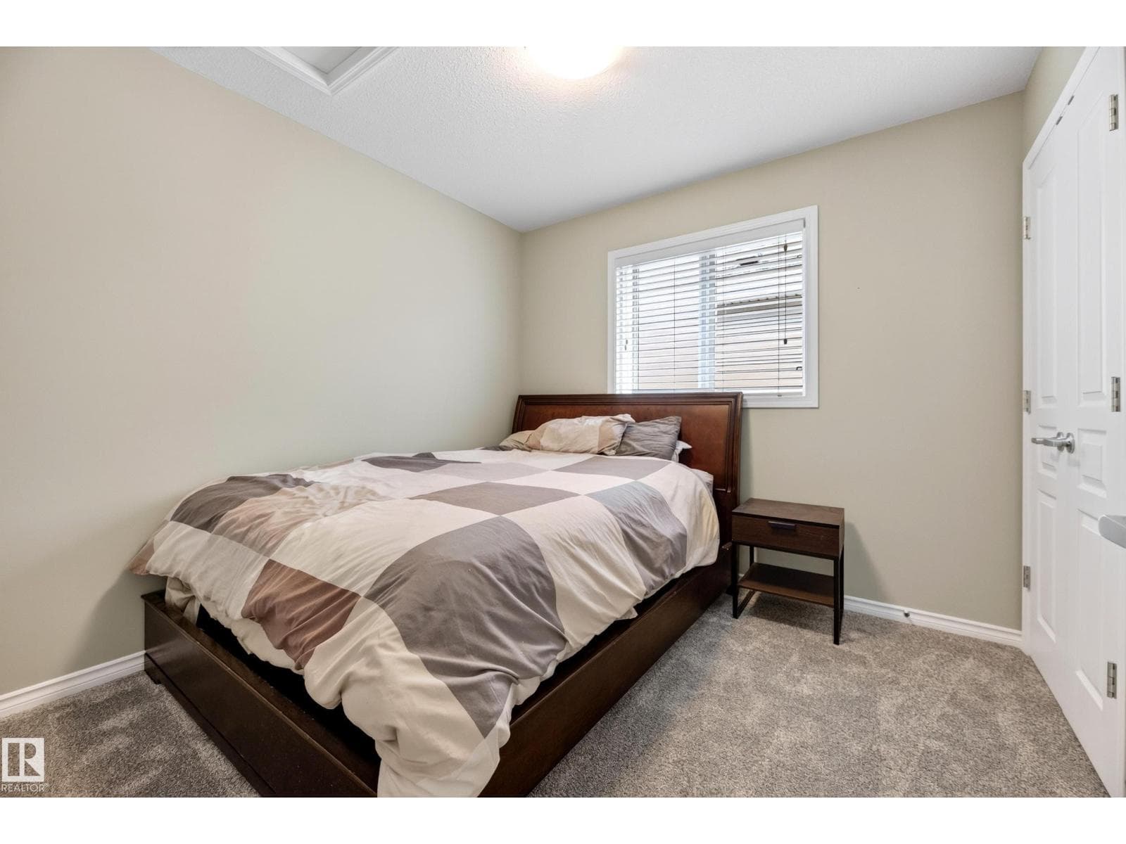 7915 22 AV SW — photo 30 of 62