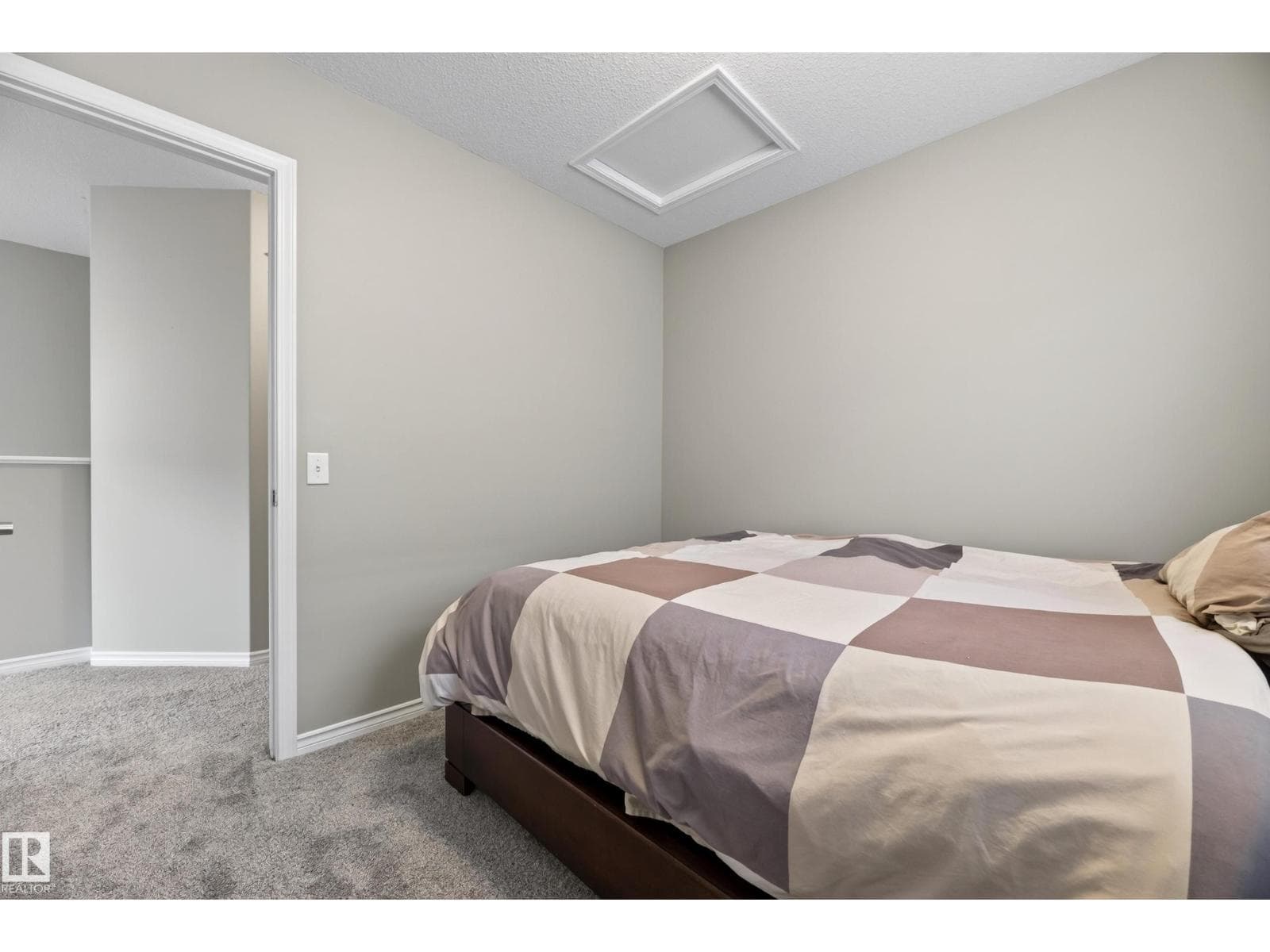 7915 22 AV SW — photo 31 of 62