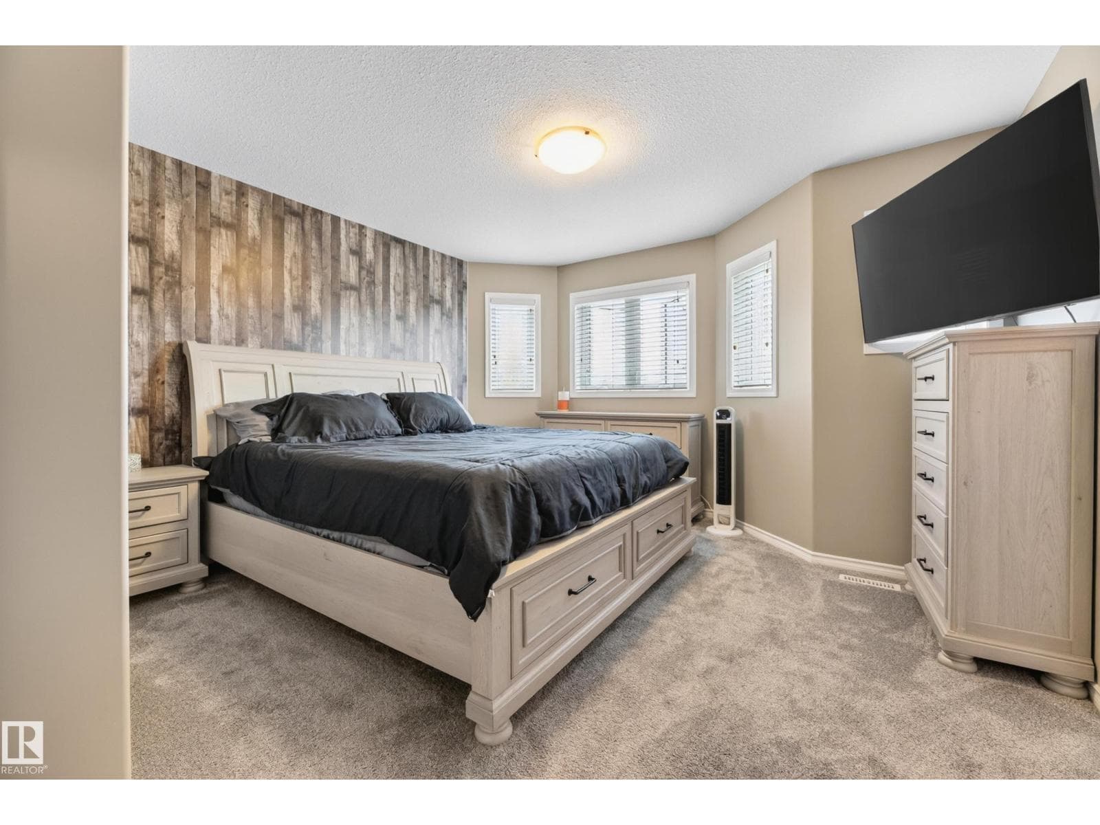 7915 22 AV SW — photo 34 of 62
