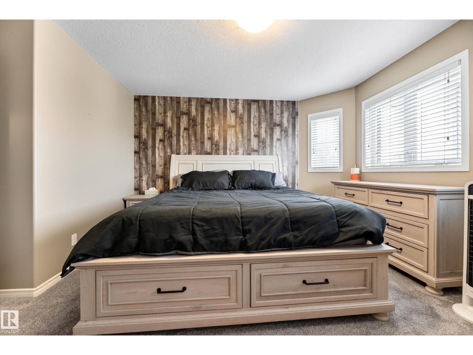 7915 22 AV SW — photo 35 of 62