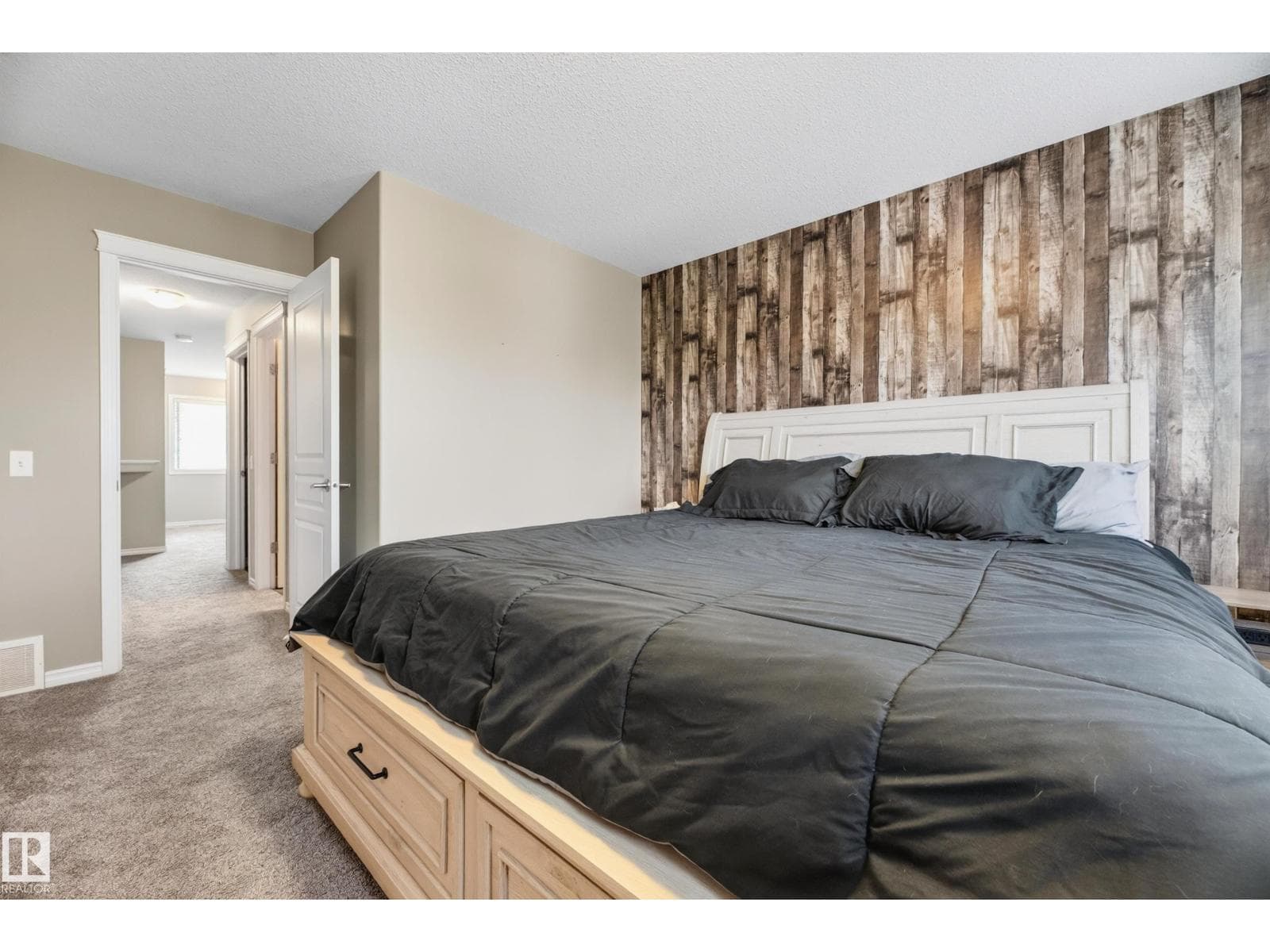 7915 22 AV SW — photo 36 of 62