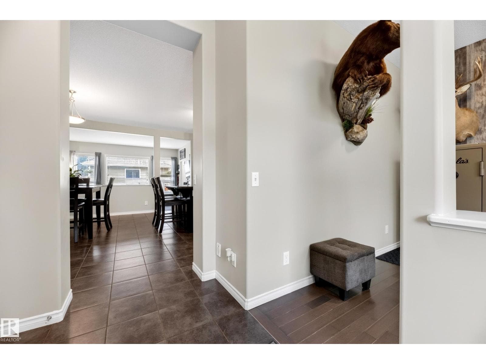 7915 22 AV SW — photo 4 of 62