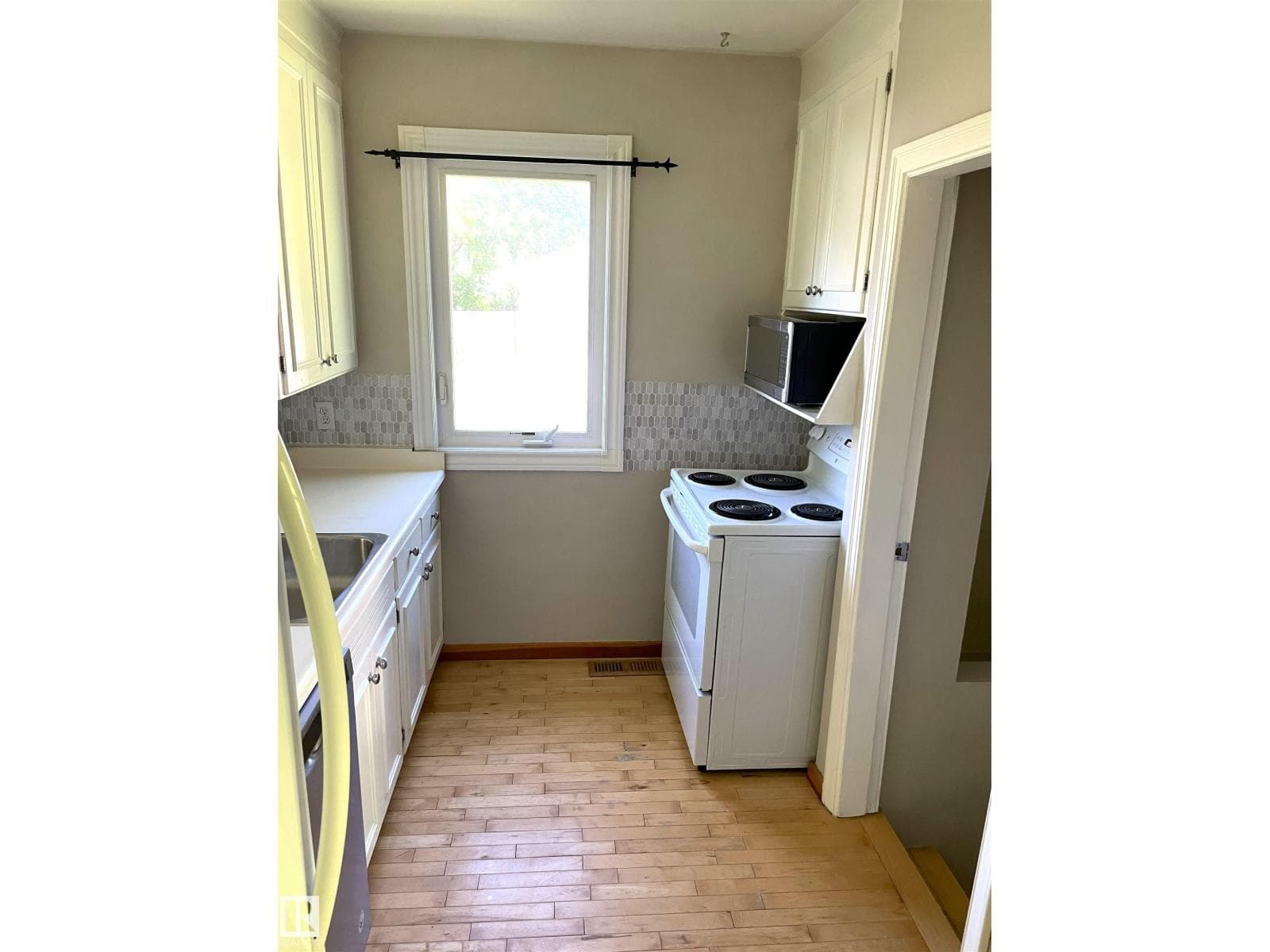 11308 73 AV NW — photo 4 of 25