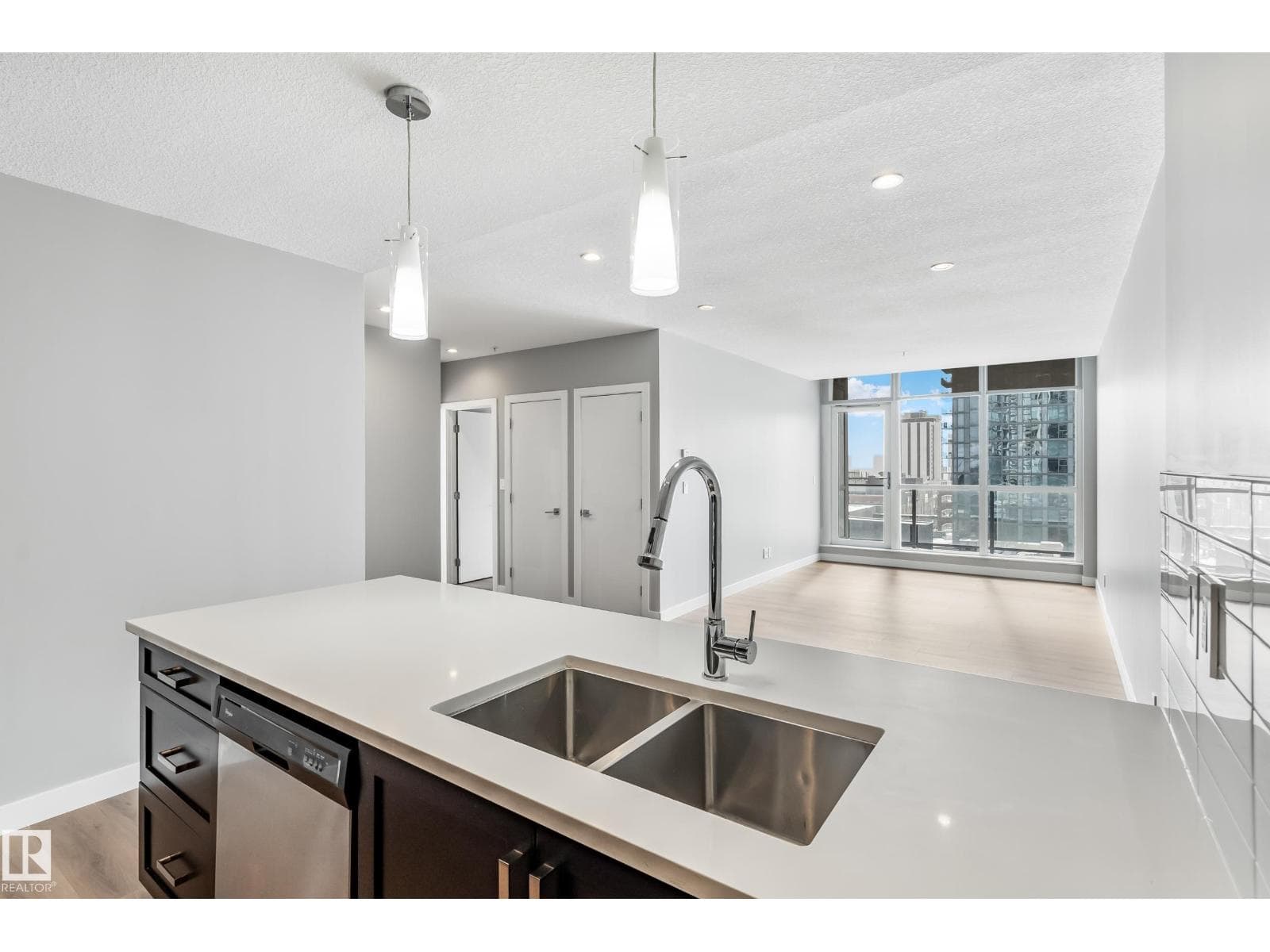 #910 10238 103 ST NW — photo 10 of 40