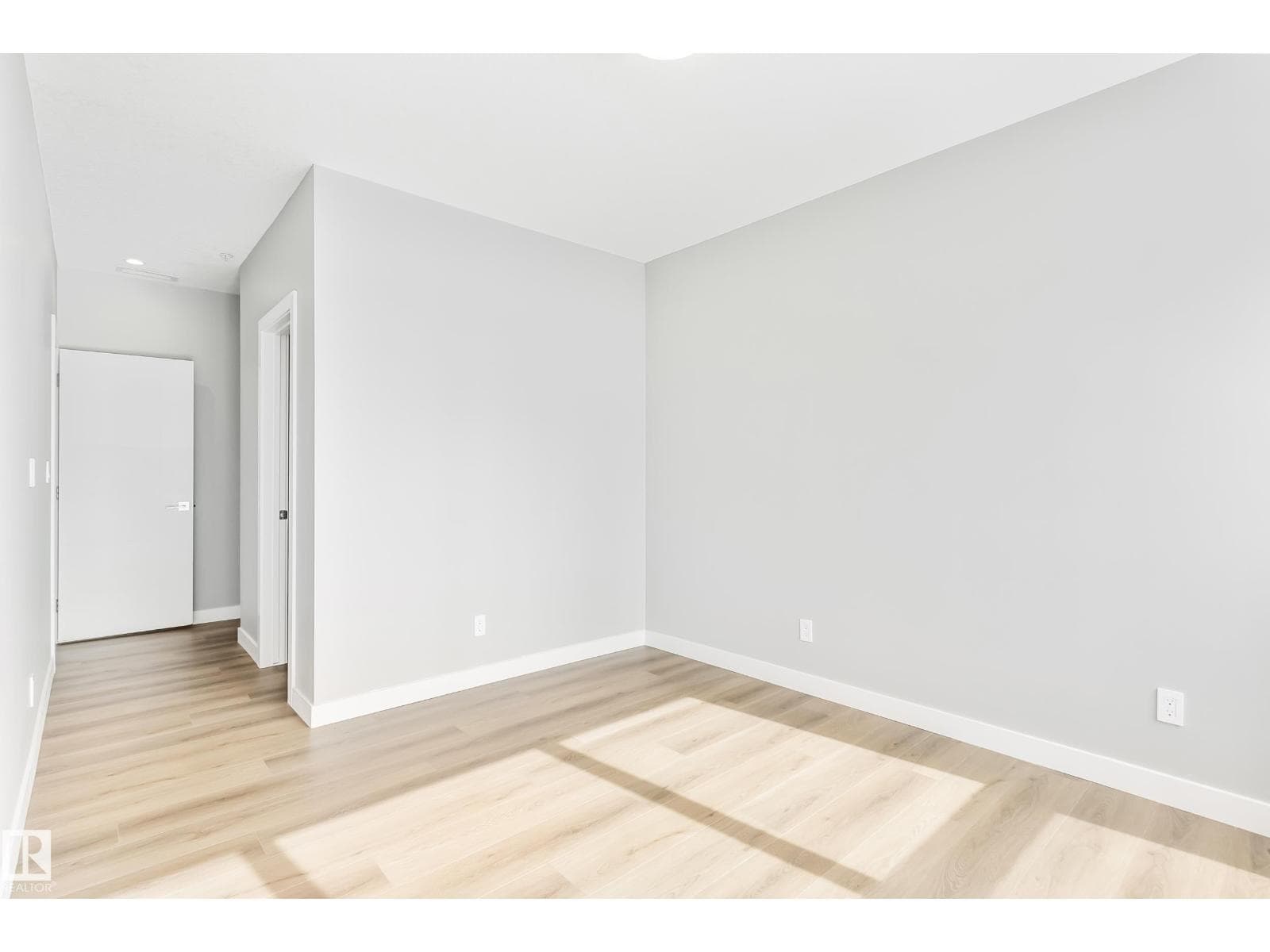 #910 10238 103 ST NW — photo 17 of 40