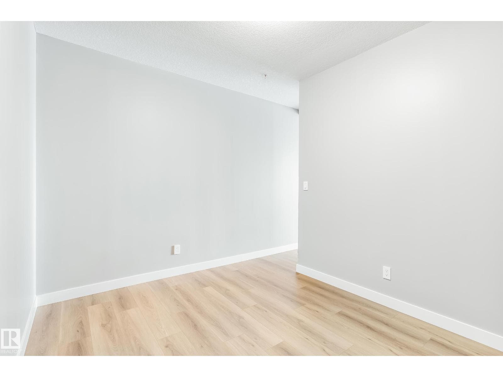 #910 10238 103 ST NW — photo 25 of 40