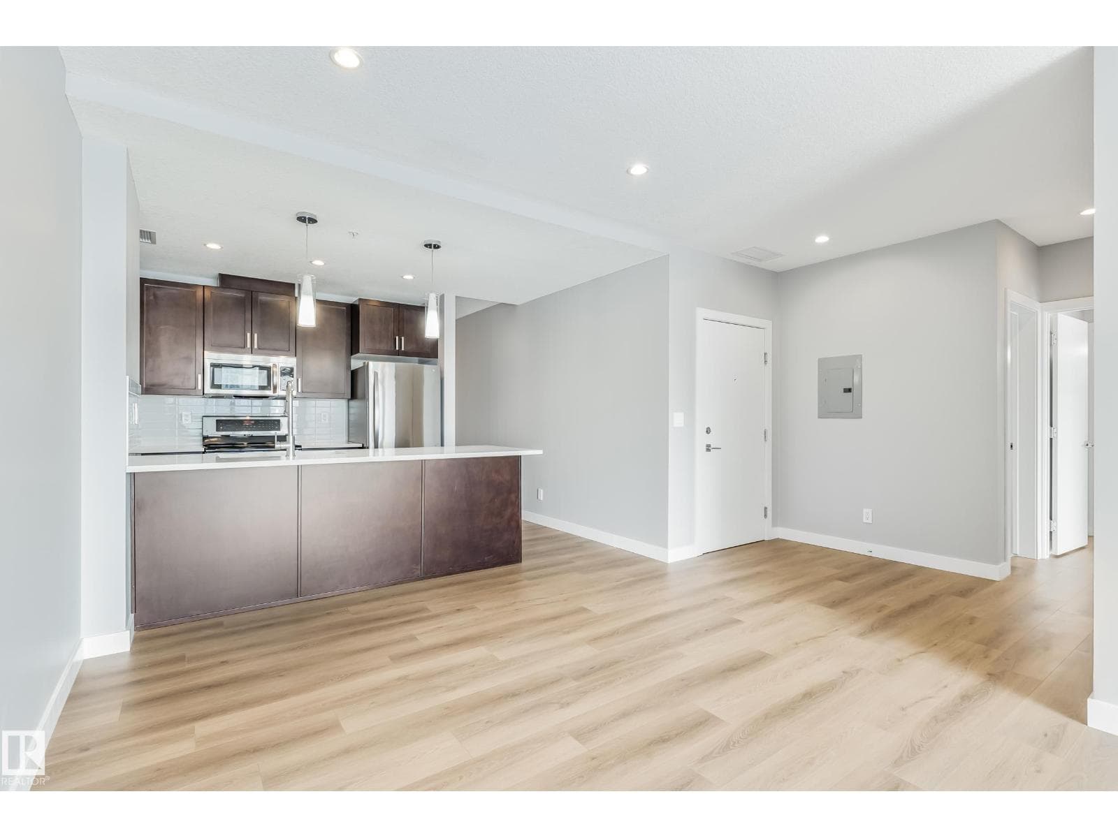 #910 10238 103 ST NW — photo 6 of 40