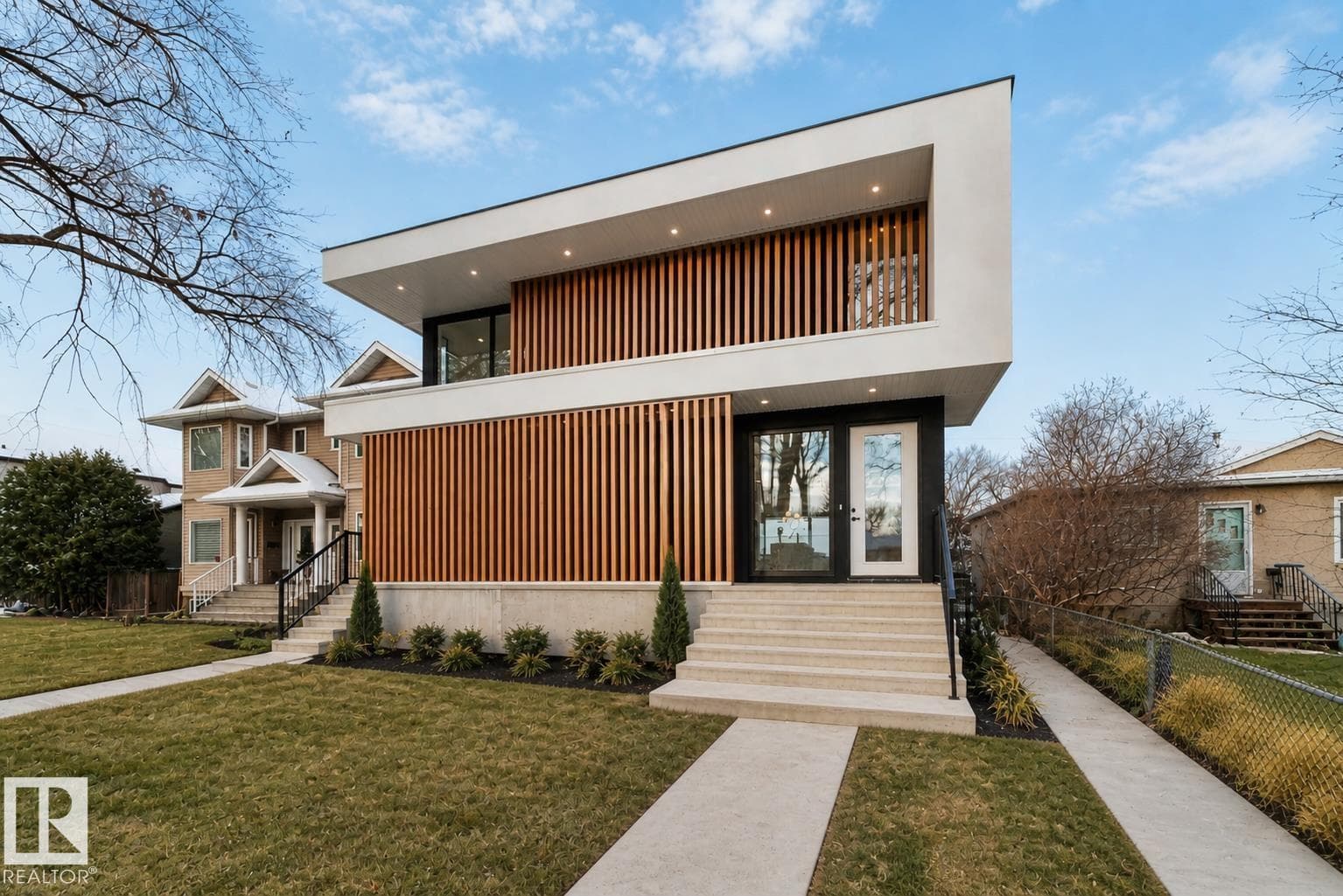 7538 80 AV NW — photo 1 of 40