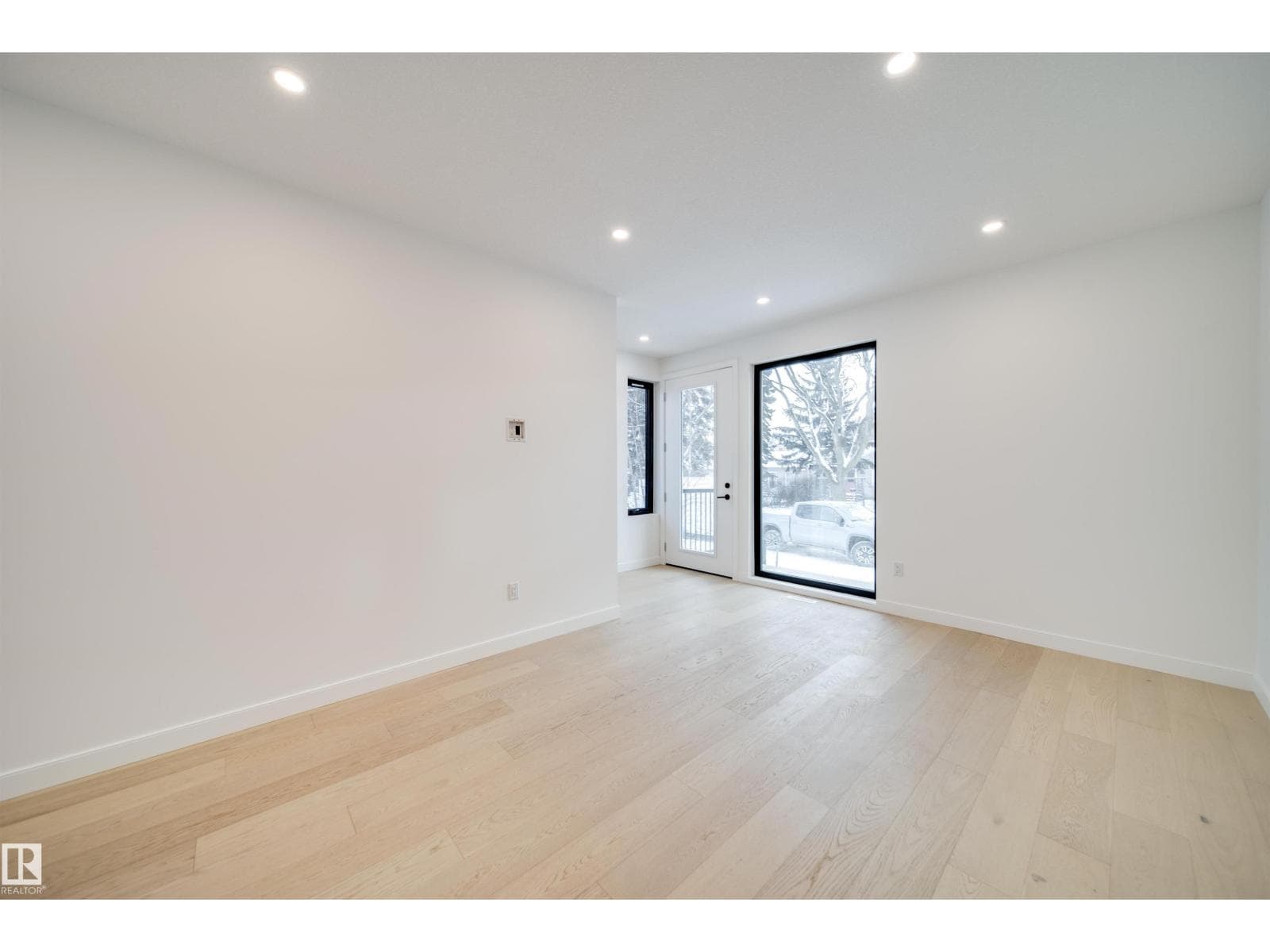 7538 80 AV NW — photo 10 of 40