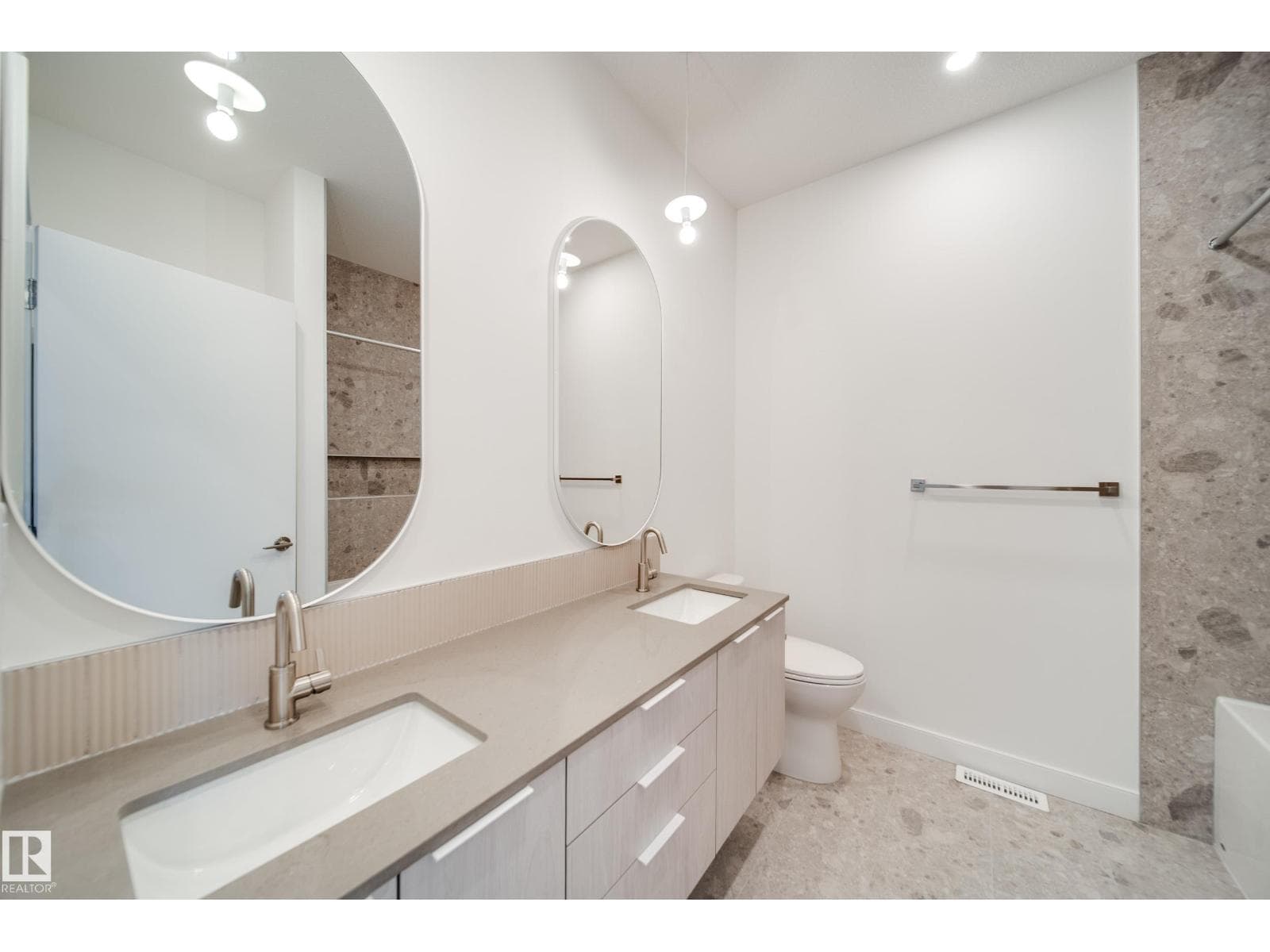 7538 80 AV NW — photo 16 of 40