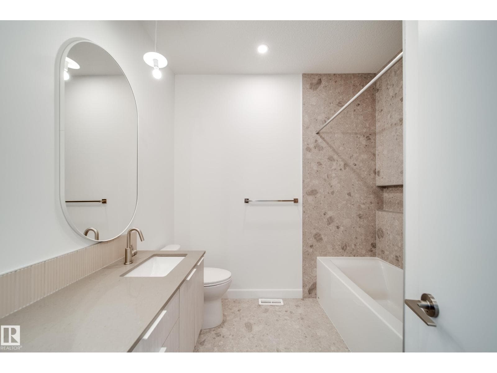 7538 80 AV NW — photo 18 of 40