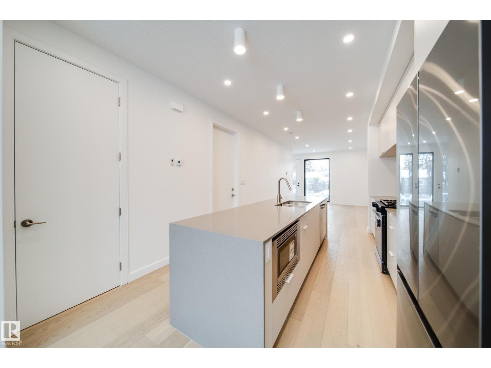 7538 80 AV NW — photo 6 of 40