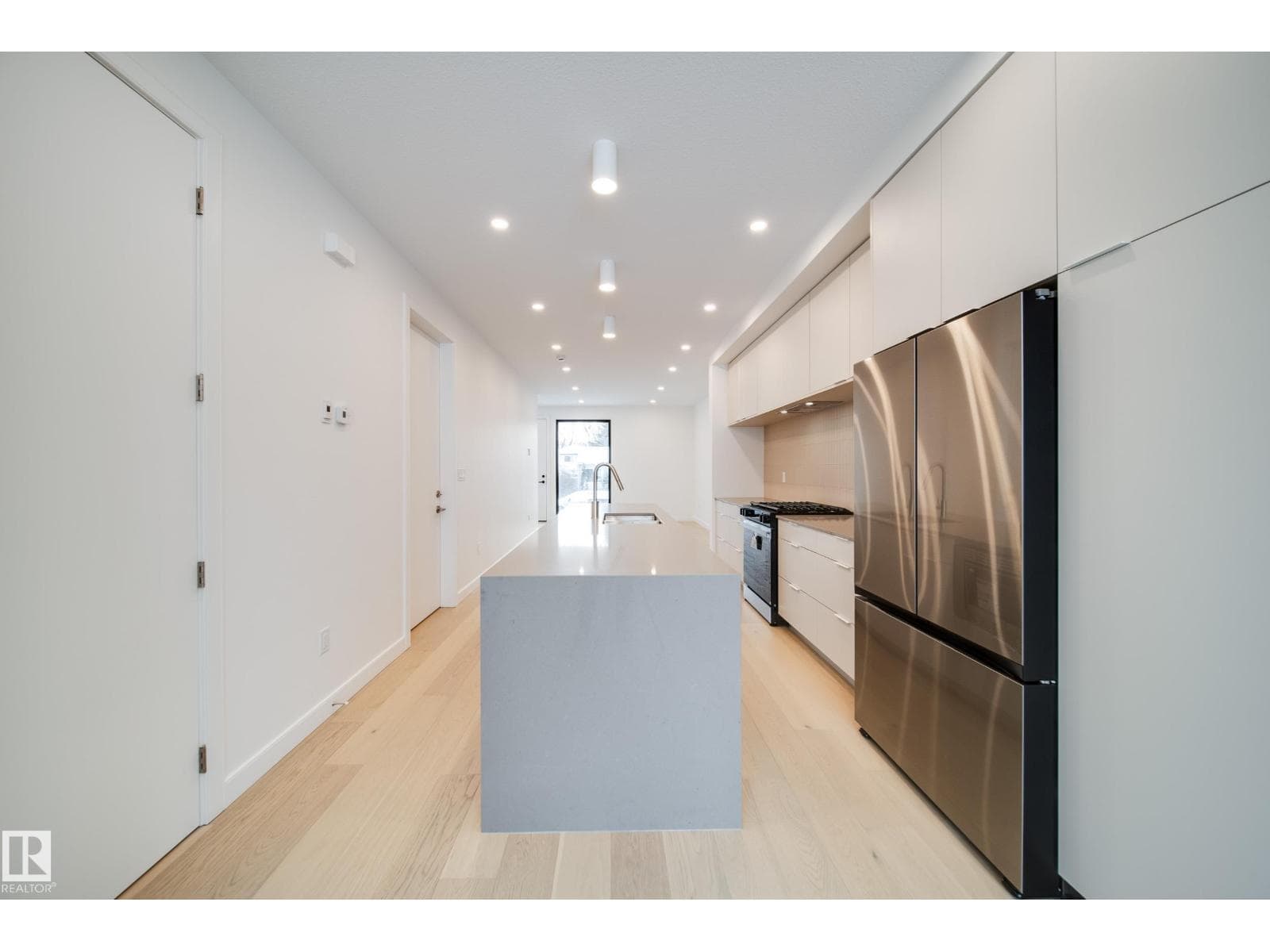 7538 80 AV NW — photo 7 of 40