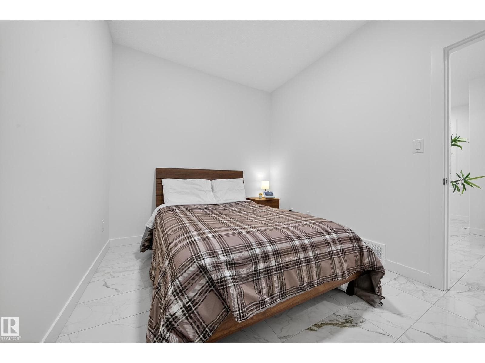 3605 41 AV — photo 12 of 28