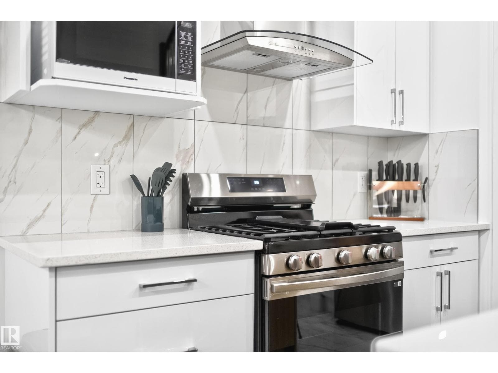 3605 41 AV — photo 4 of 28