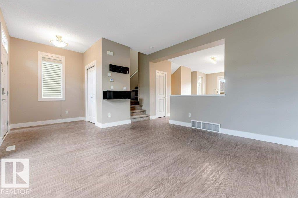 2122 24 ST NW — photo 12 of 46