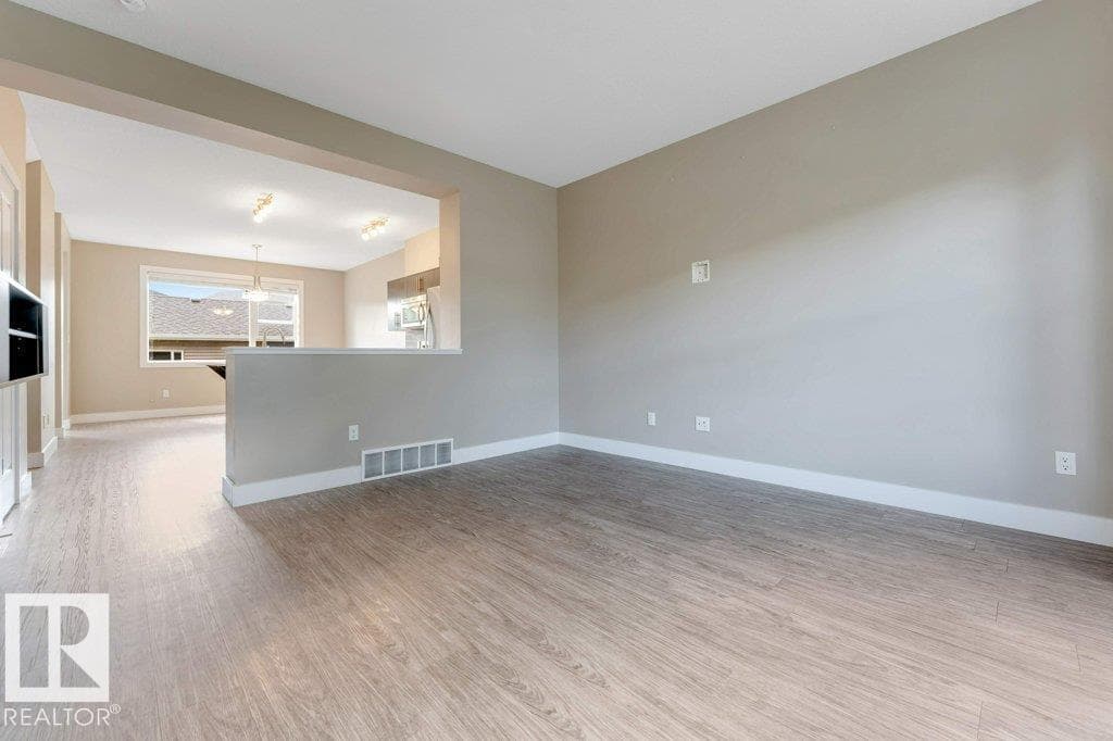 2122 24 ST NW — photo 13 of 46