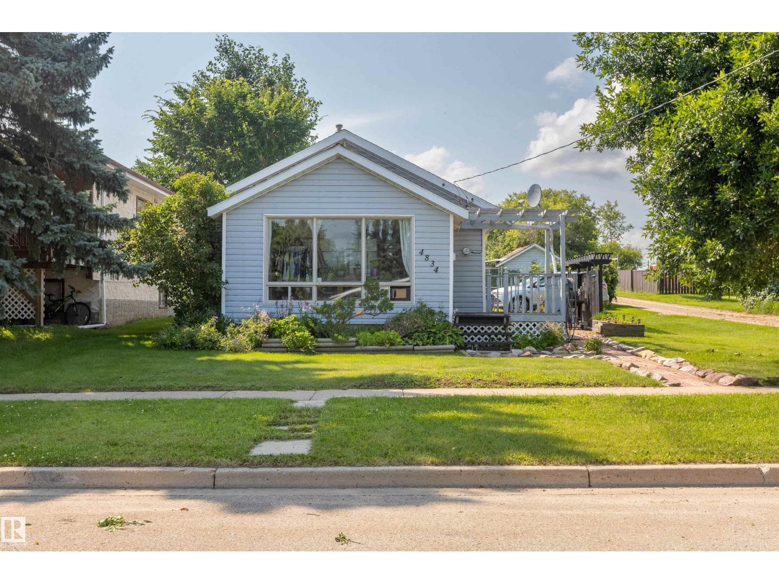 4834 51 ST — photo 1 of 43