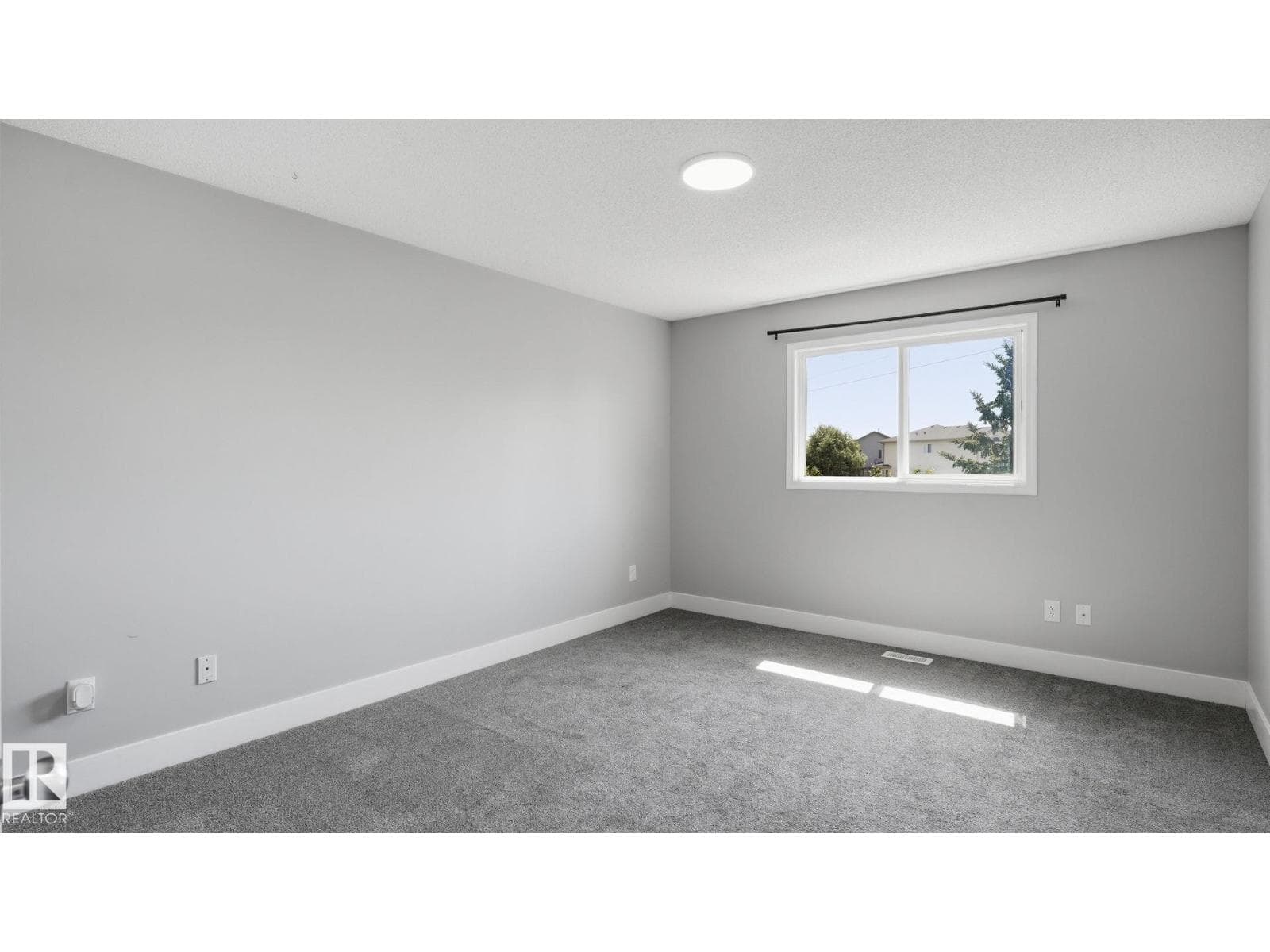 5507 163 AV NW — photo 17 of 29