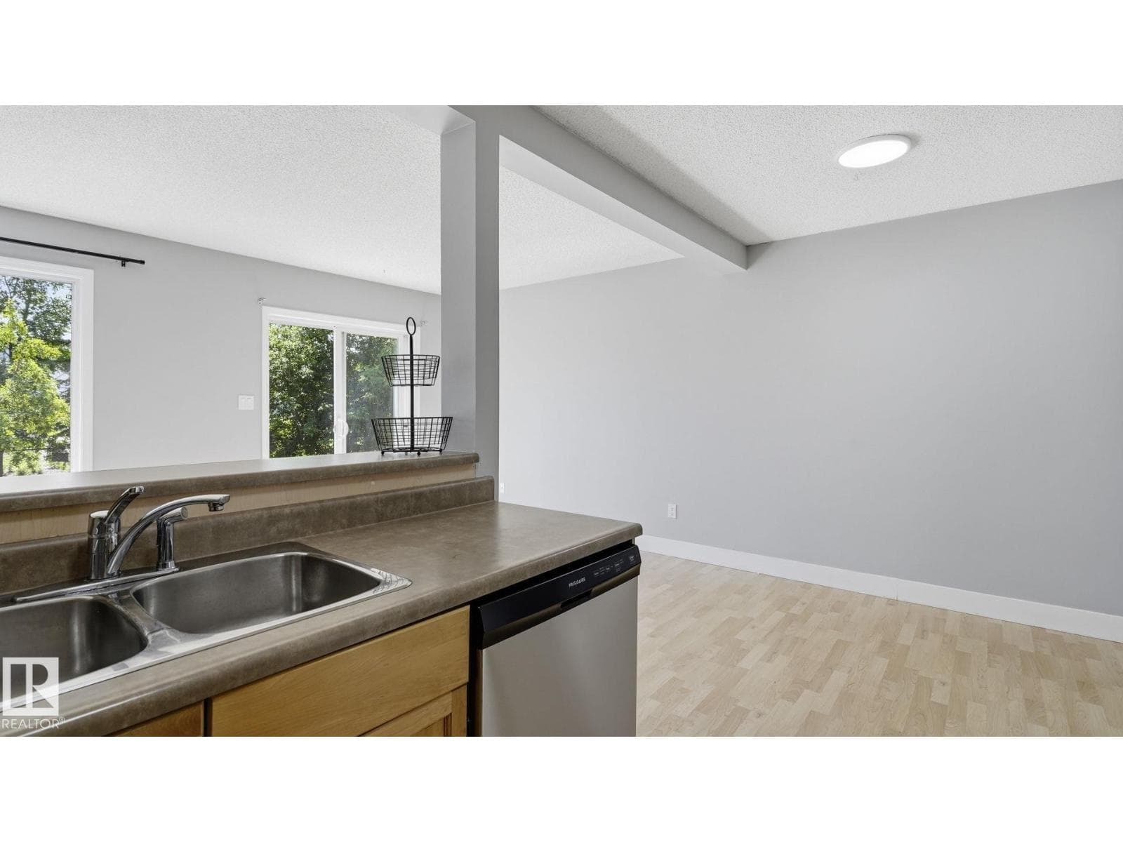 5507 163 AV NW — photo 7 of 29