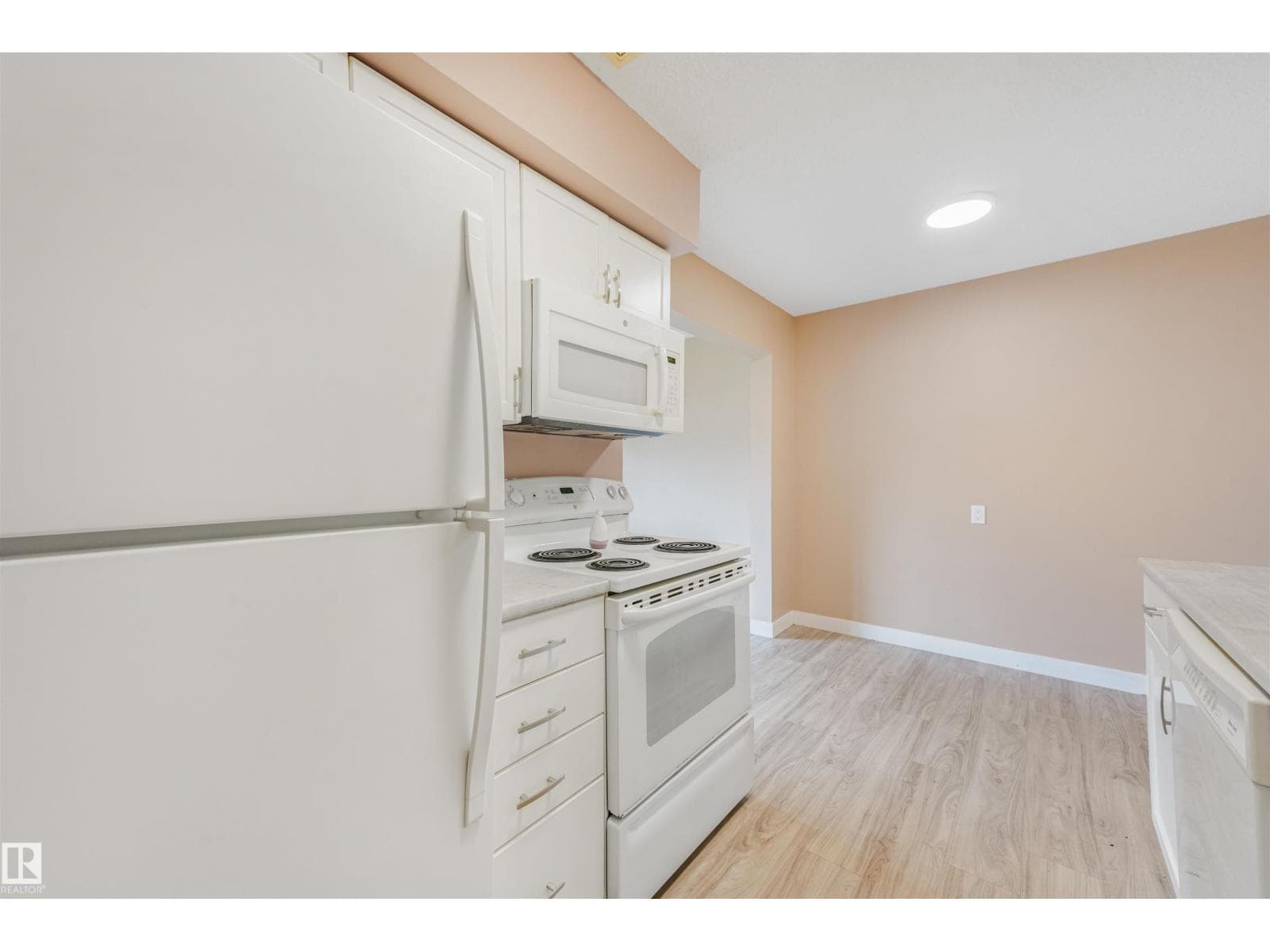 #8 14120 80 ST NW — photo 2 of 29