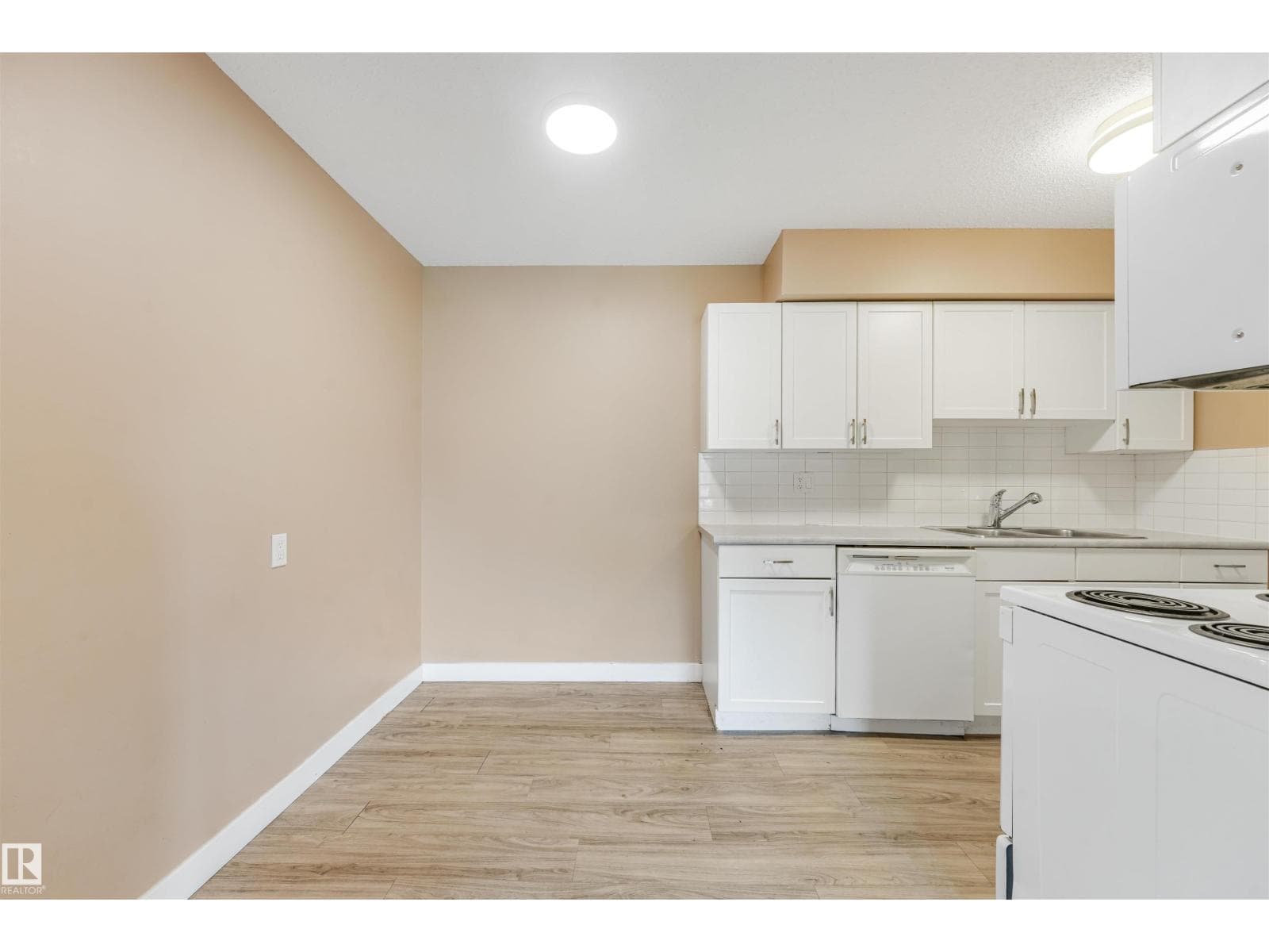 #8 14120 80 ST NW — photo 5 of 29