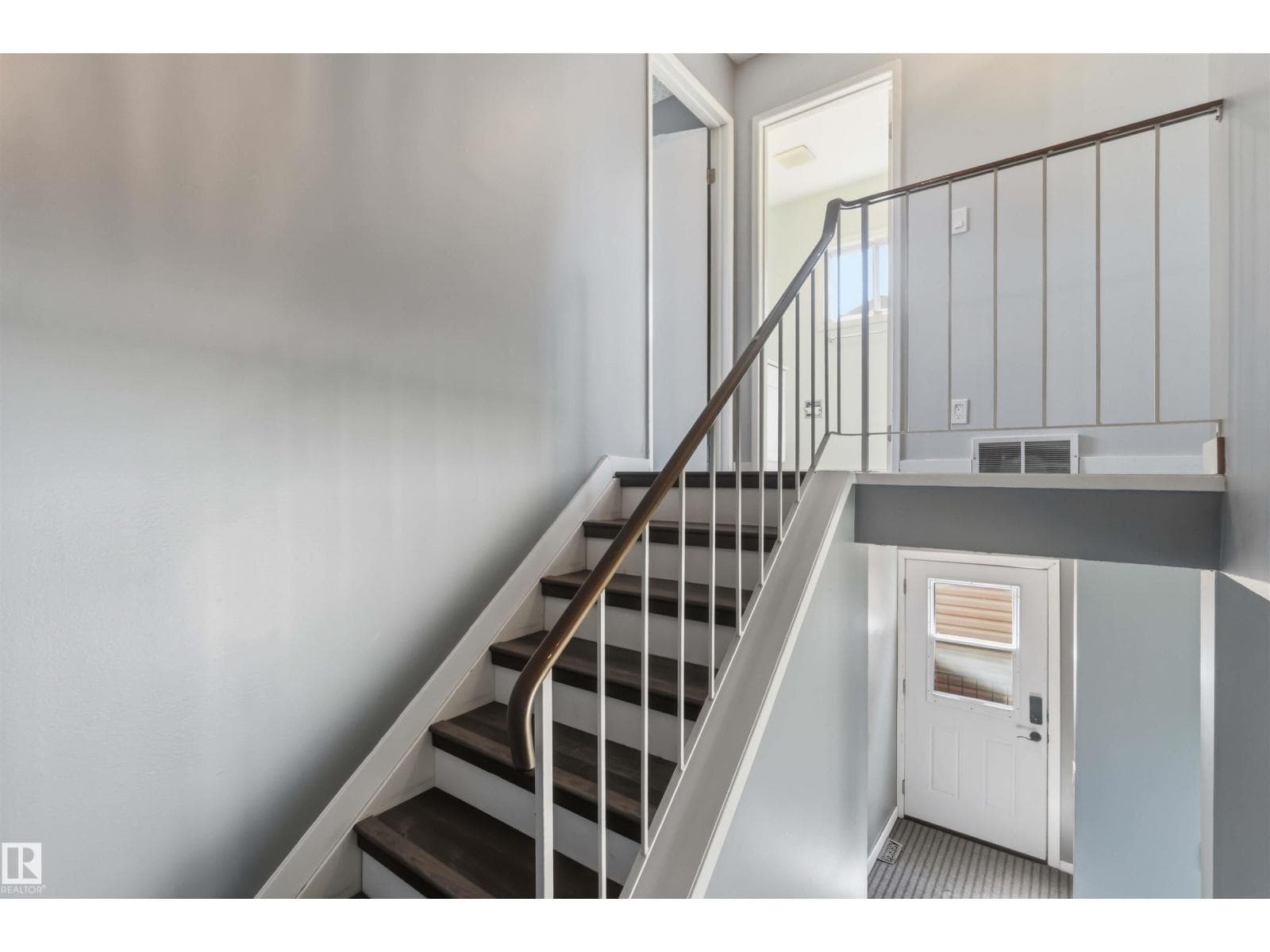135 BIRCH DR — photo 15 of 54