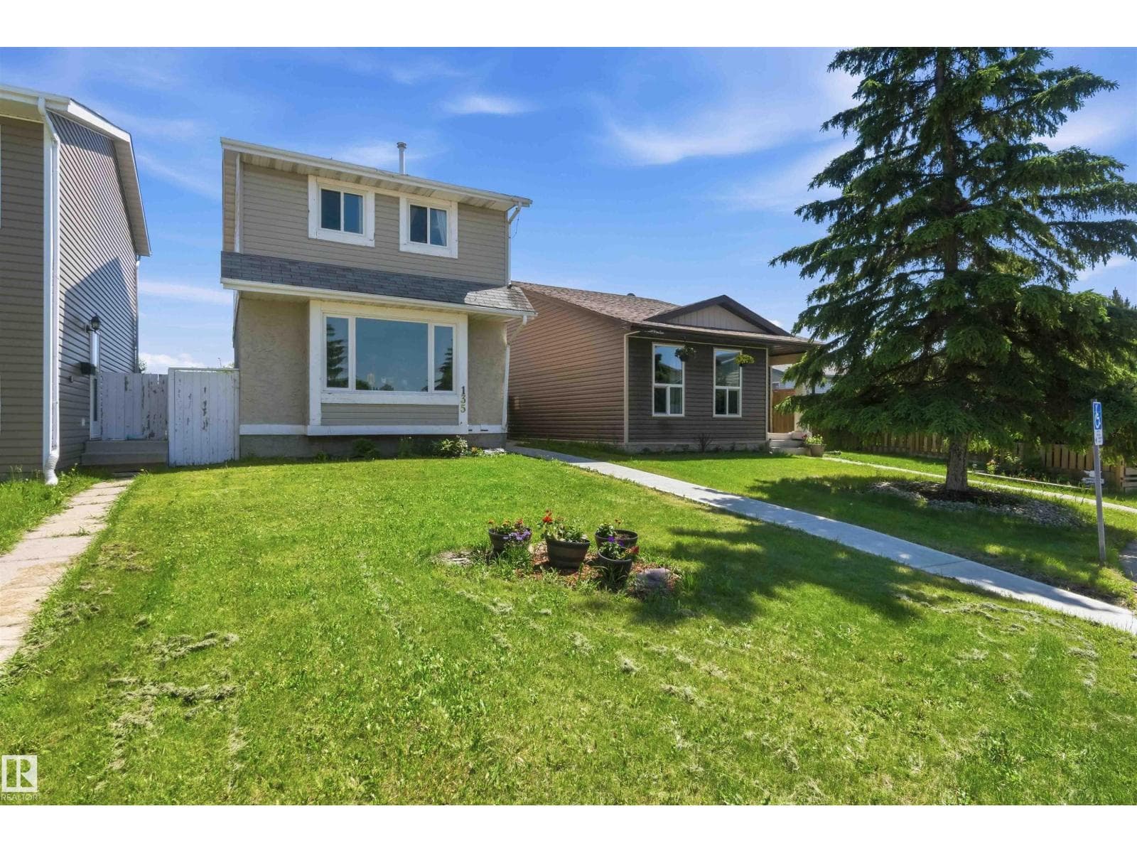 135 BIRCH DR — photo 3 of 54