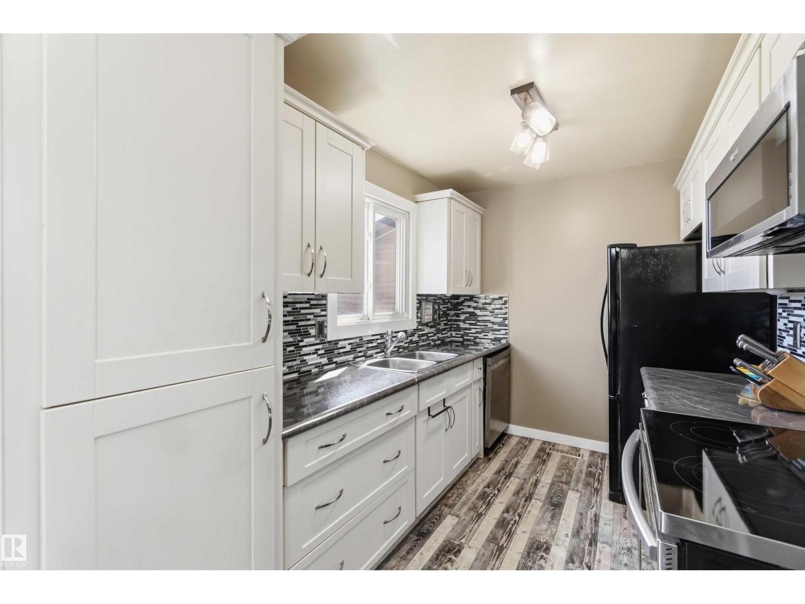 135 BIRCH DR — photo 23 of 54