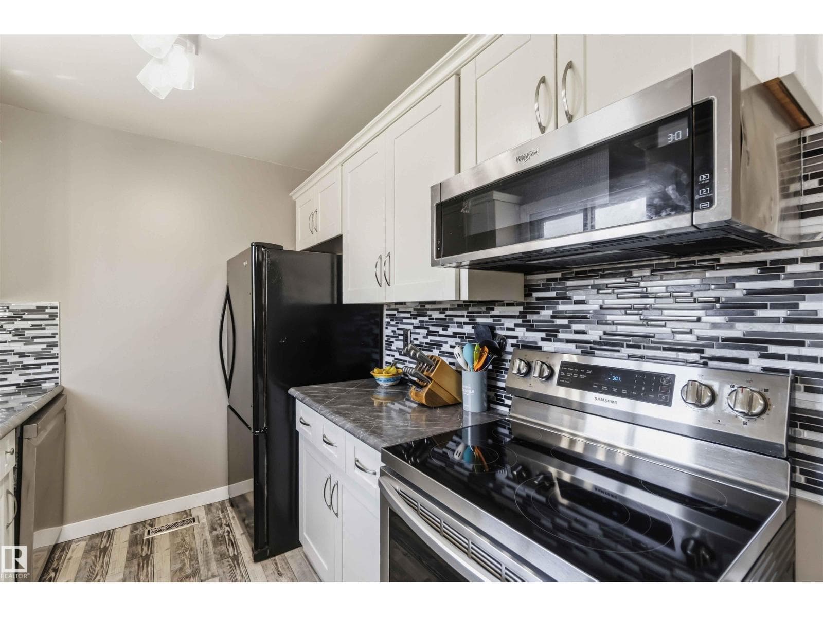 135 BIRCH DR — photo 24 of 54