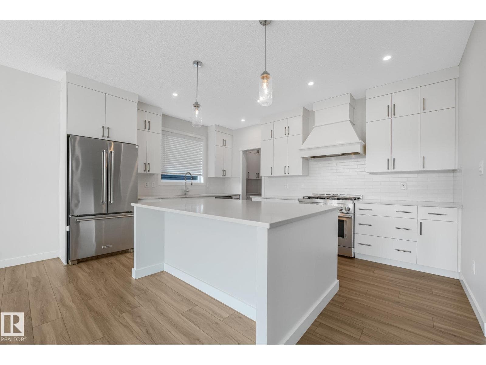 6404 176 AV NW — photo 16 of 75