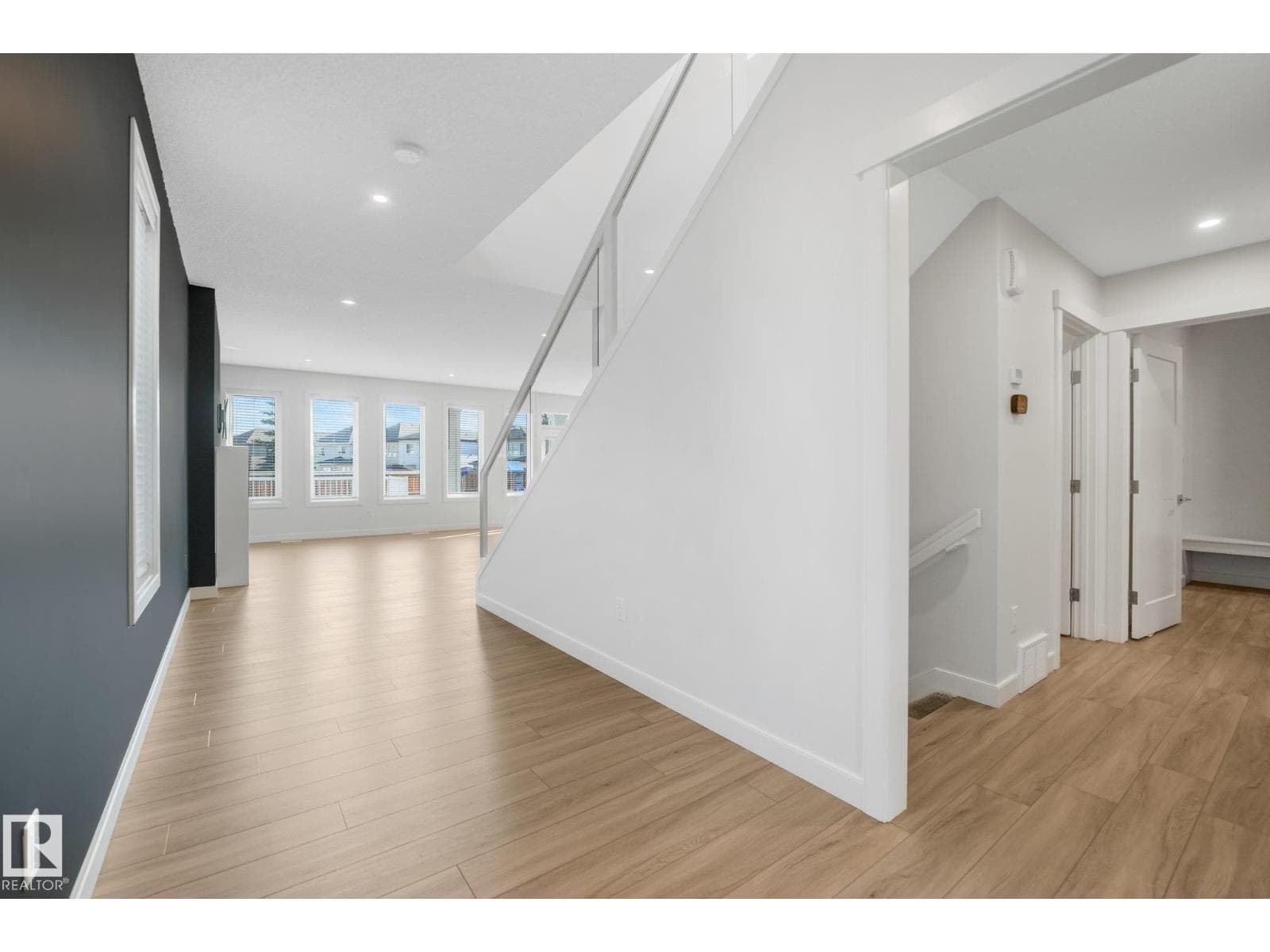 6404 176 AV NW — photo 10 of 75