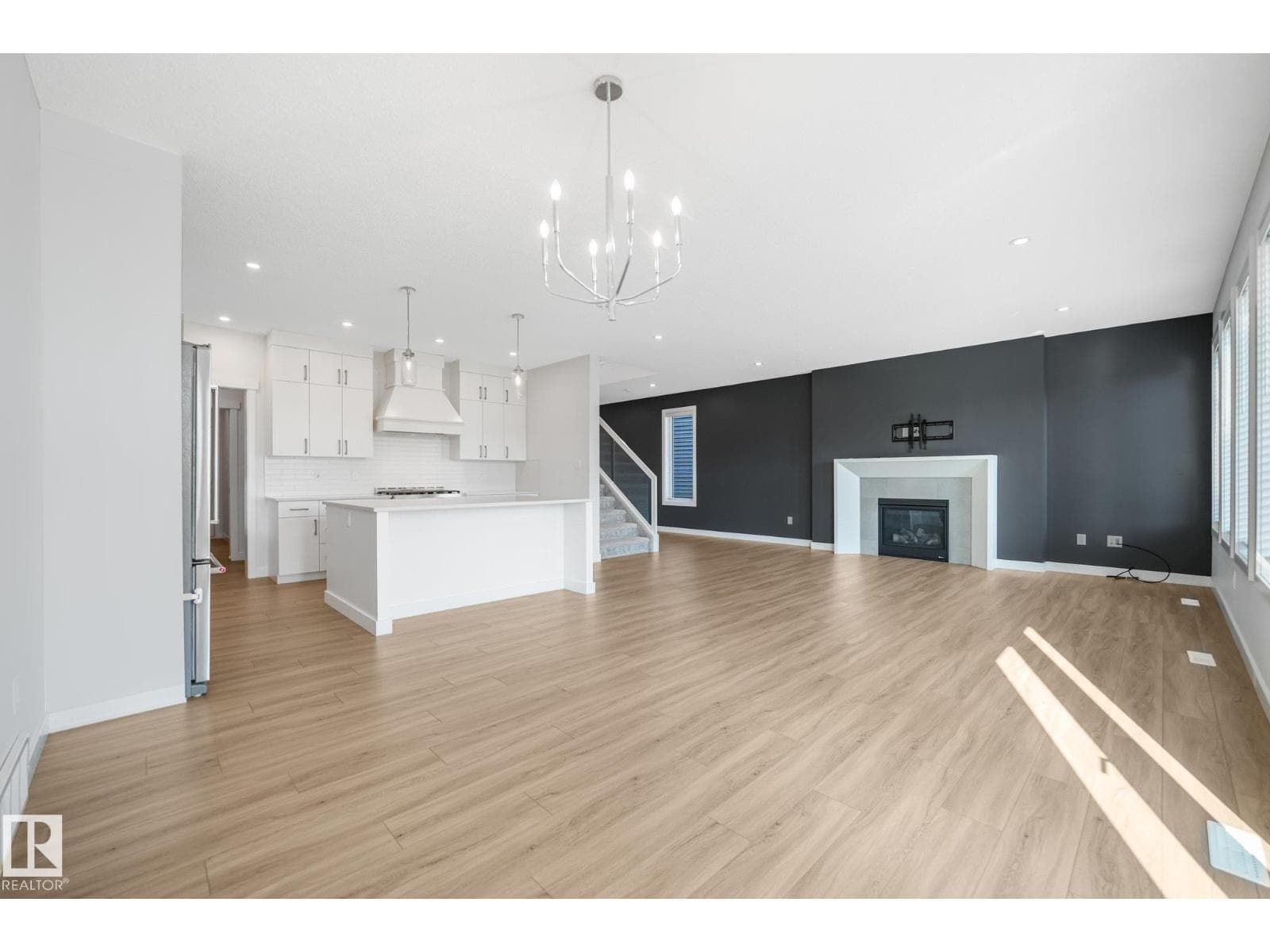6404 176 AV NW — photo 13 of 75