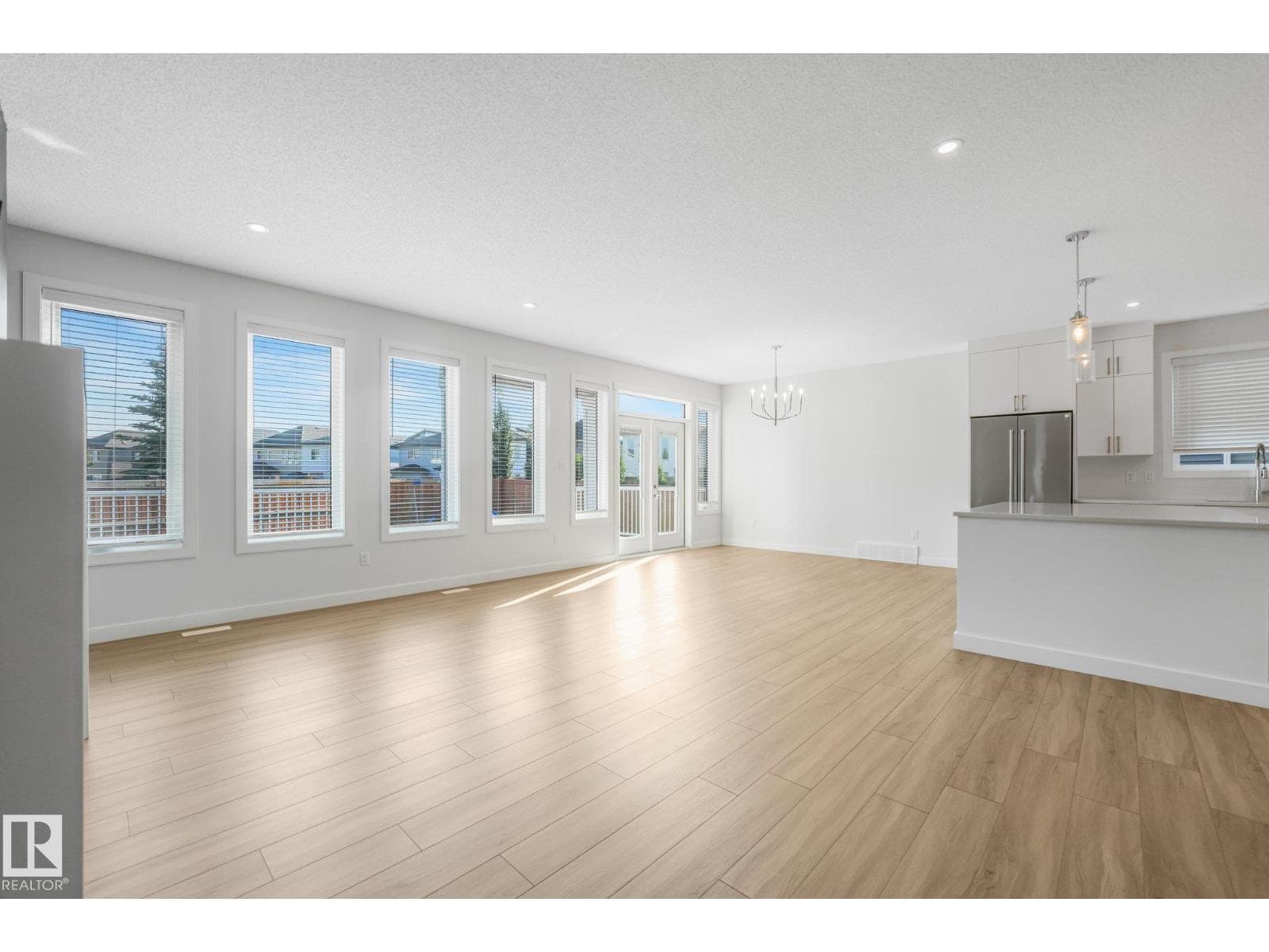 6404 176 AV NW — photo 11 of 75