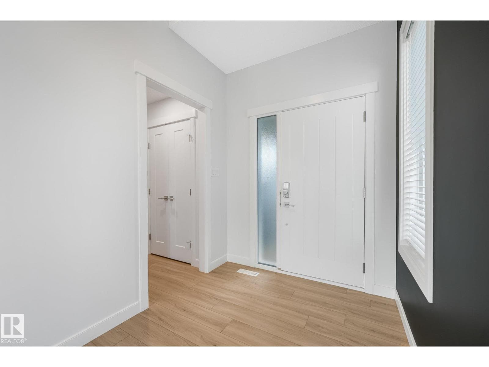 6404 176 AV NW — photo 9 of 75