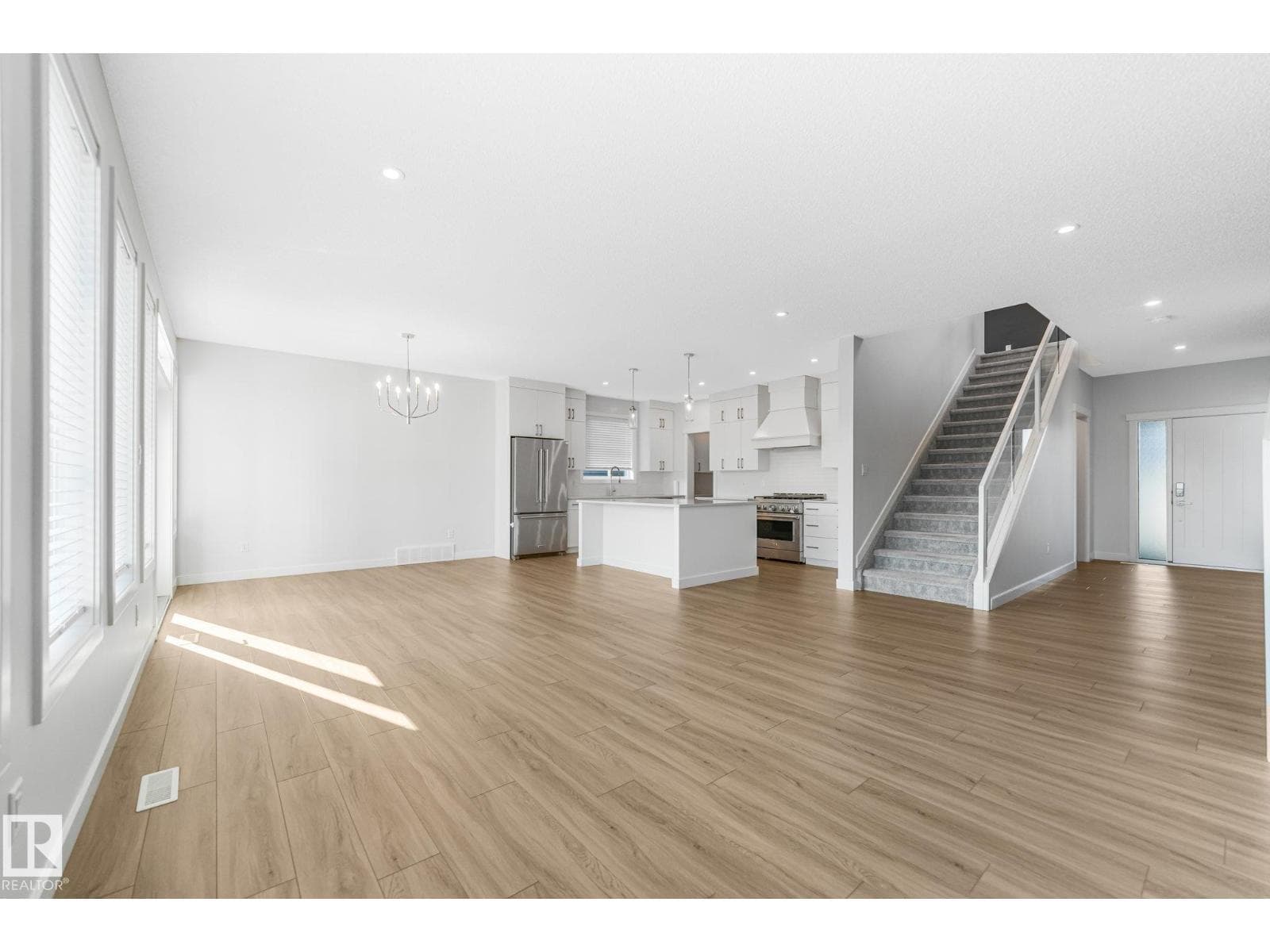6404 176 AV NW — photo 12 of 75