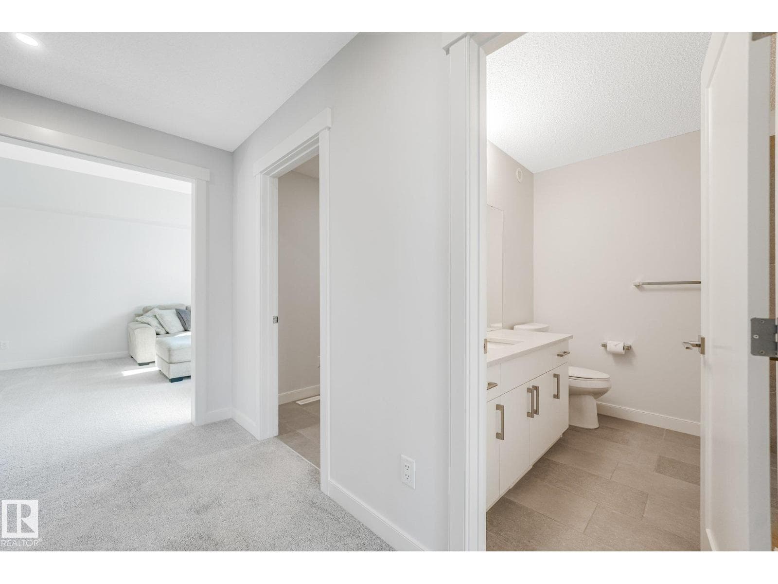 6404 176 AV NW — photo 31 of 75